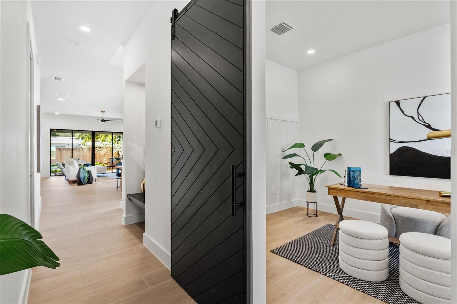 Listing photo id 5 for 1012 Stetson Street