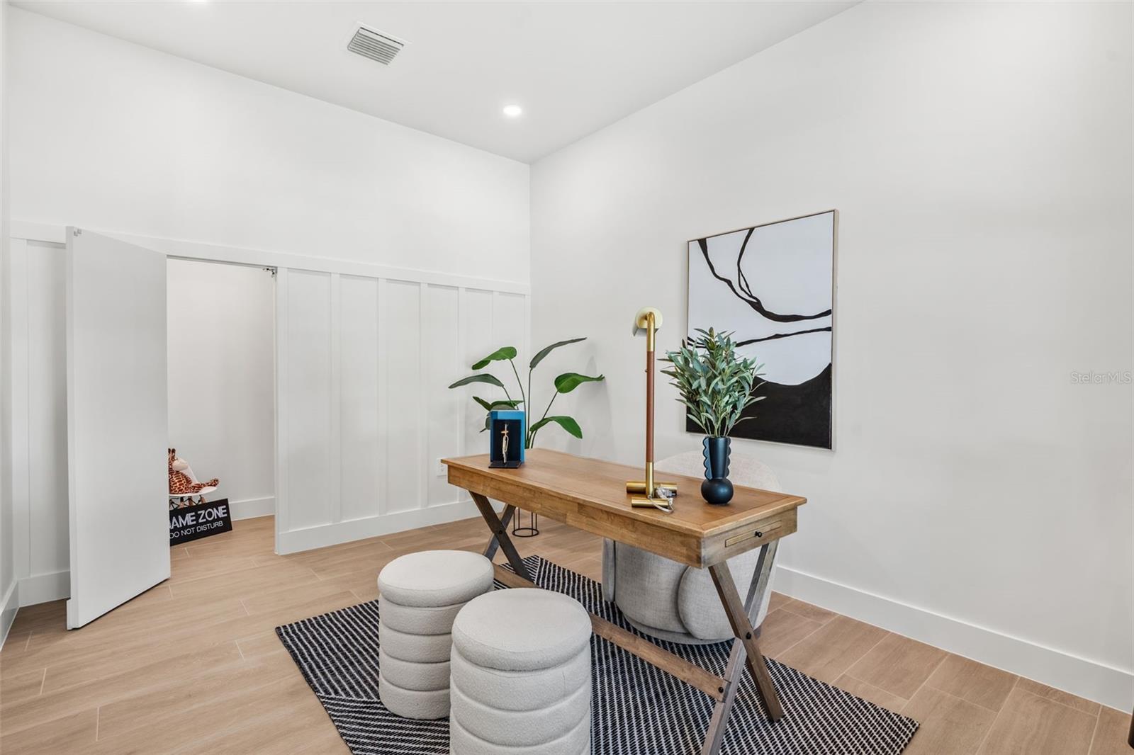 Listing photo id 7 for 1012 Stetson Street