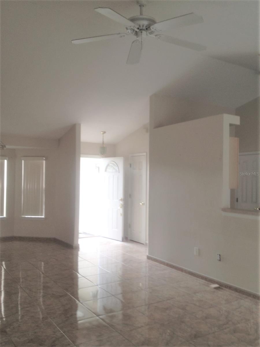 Image 2 of 8 For 8000 Aspencrest Court