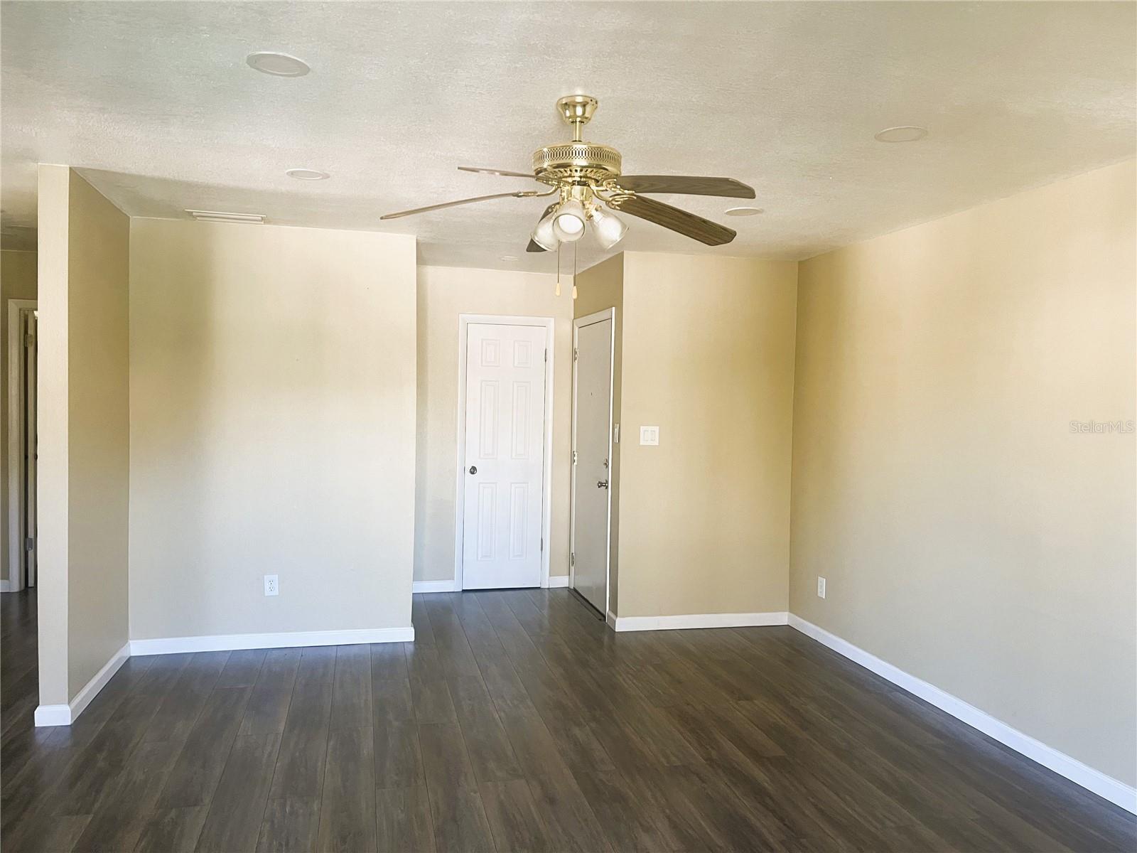 Image 14 of 42 For 129 Springwood Circle D