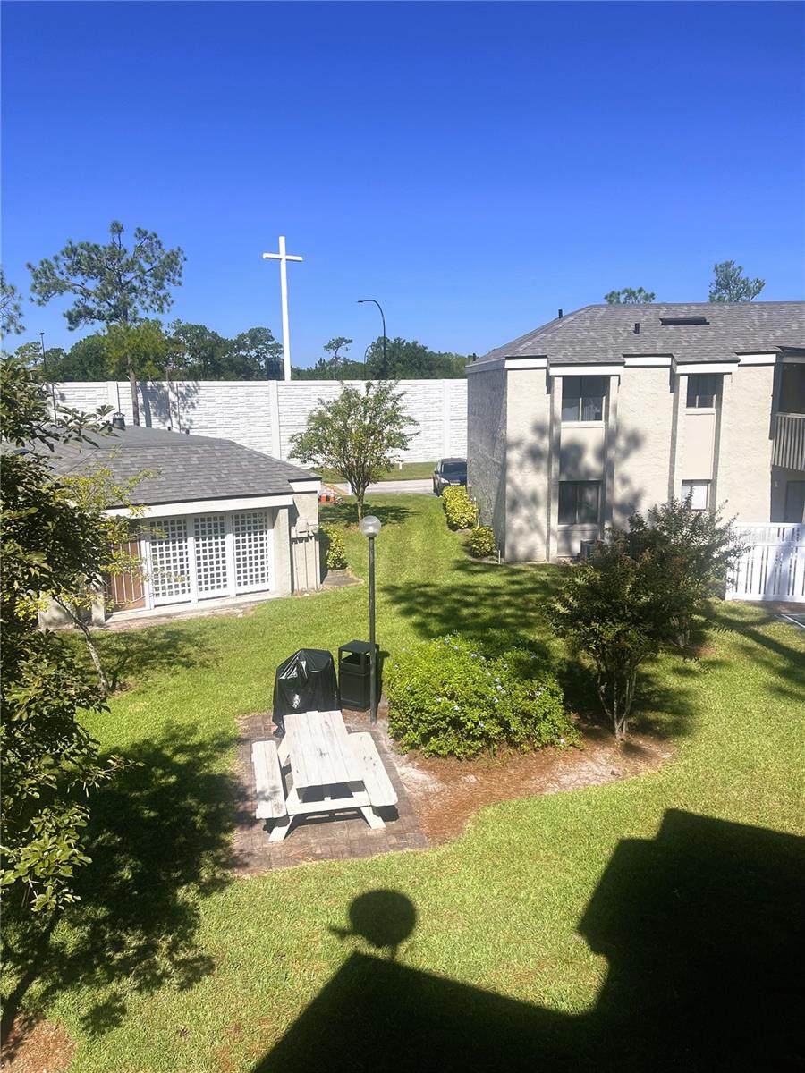 Image 31 of 42 For 129 Springwood Circle D
