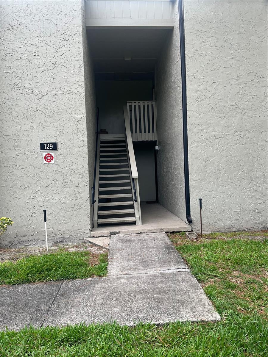 Image 5 of 42 For 129 Springwood Circle D