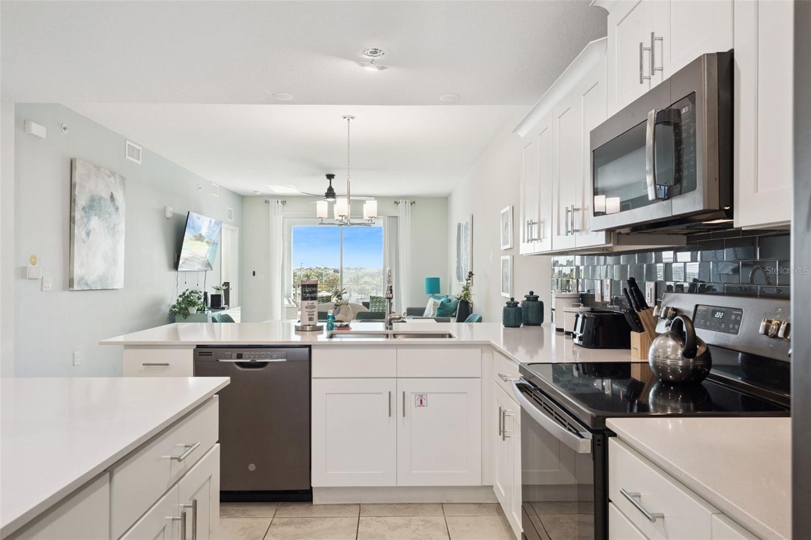 Image 12 of 66 For 3141 Paradox Circle 305