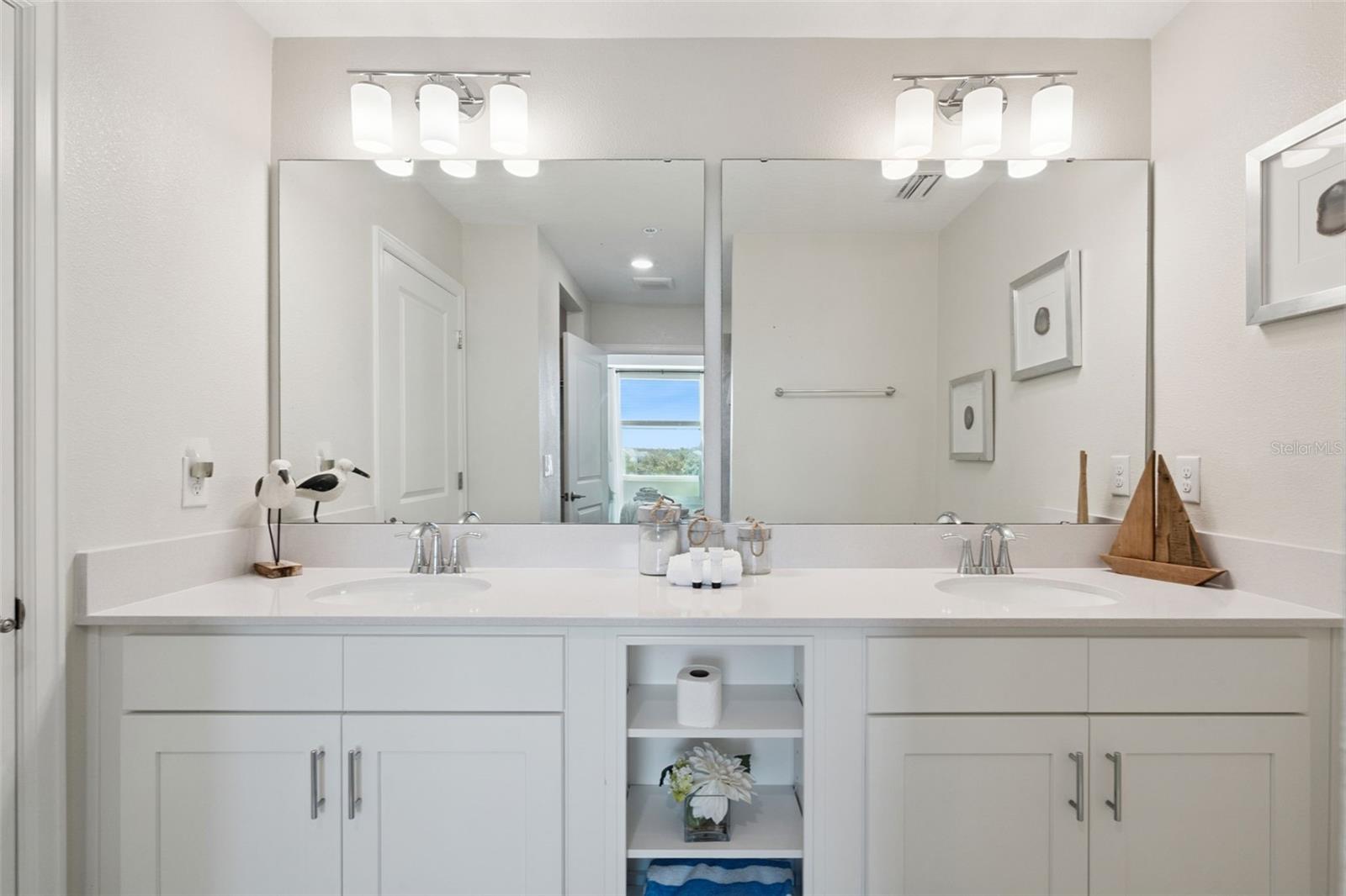 Image 28 of 66 For 3141 Paradox Circle 305