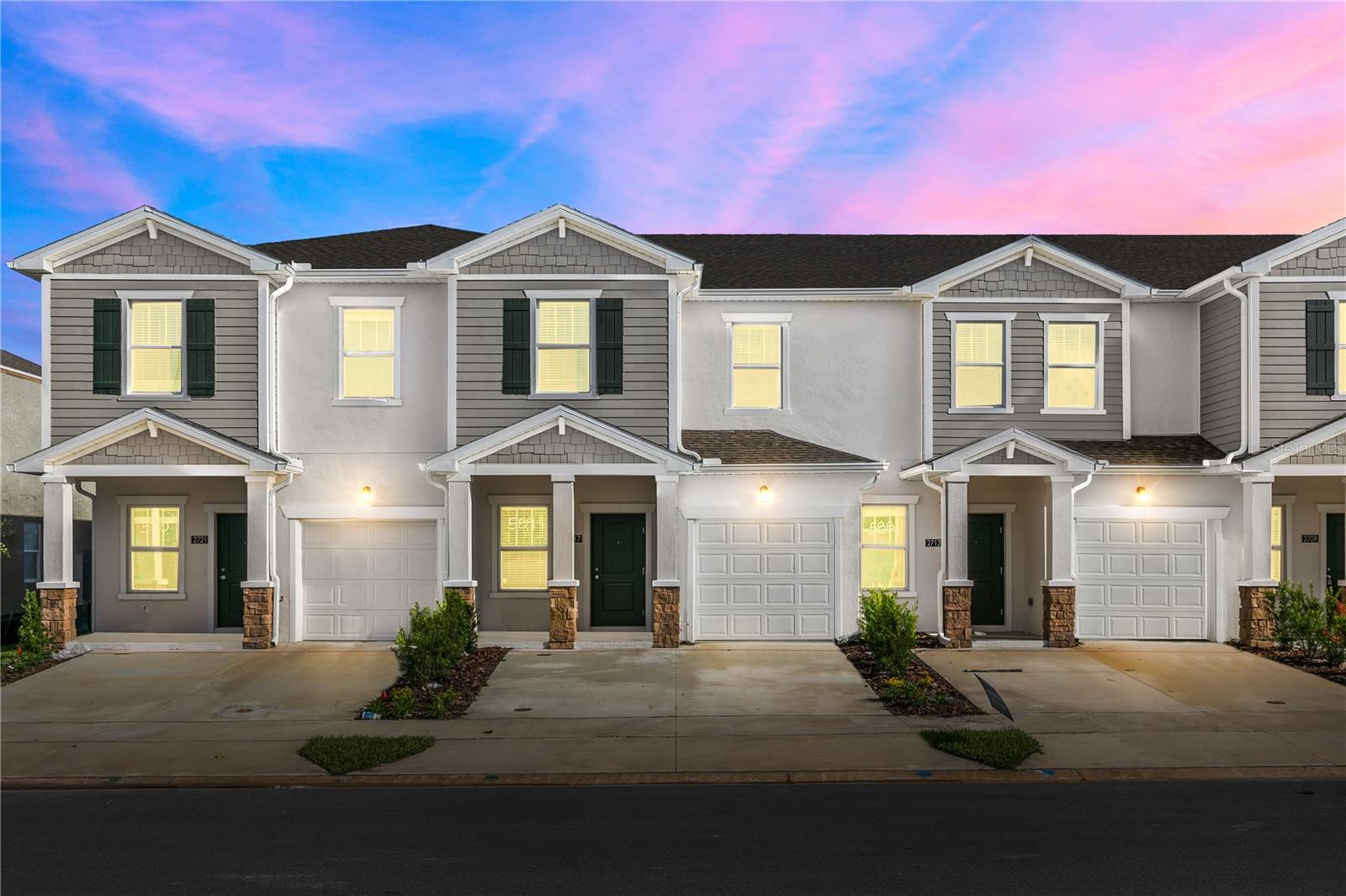 Image 2 of 25 For 2717 Skyline Loop