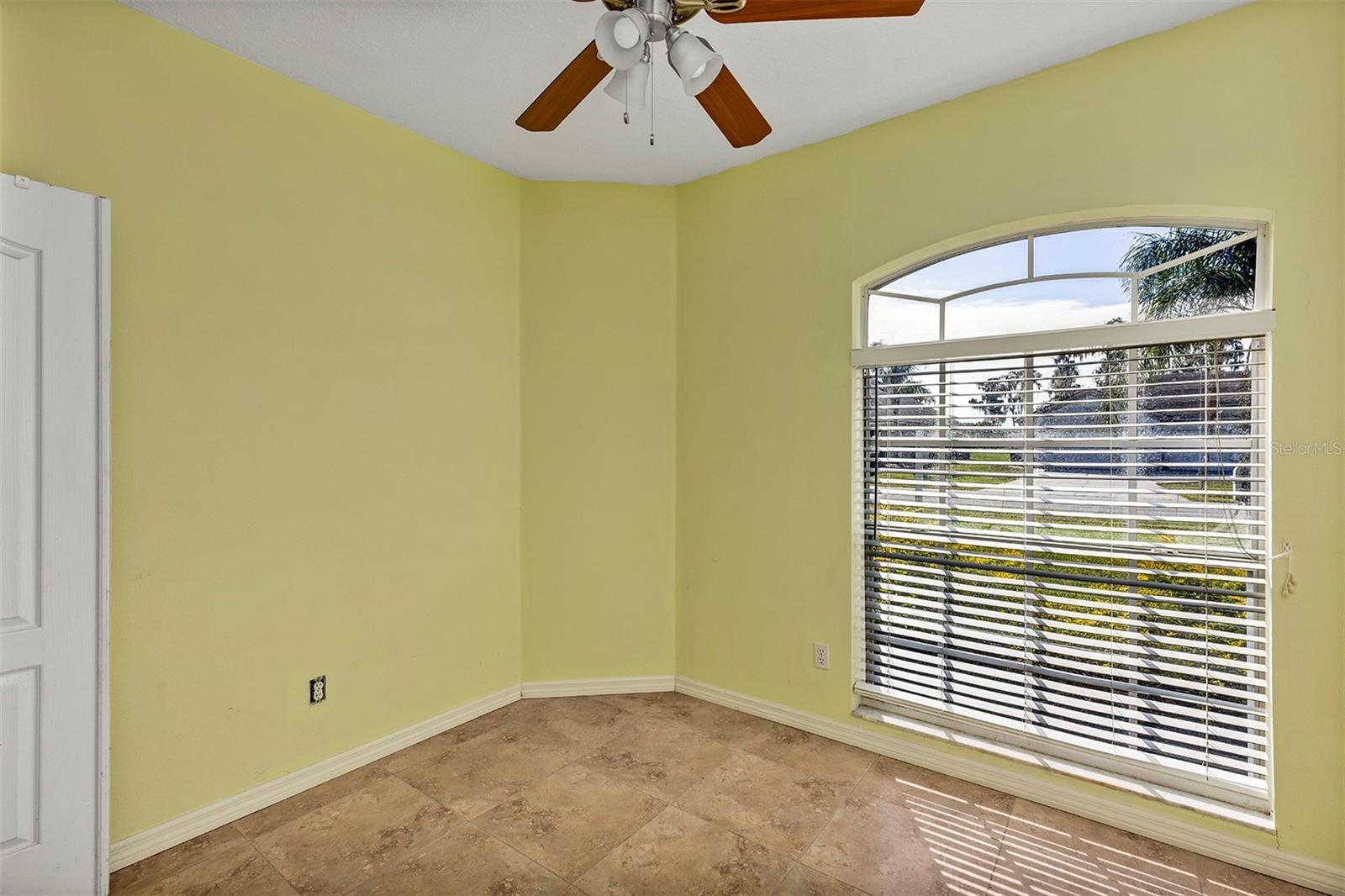 Image 11 of 48 For 20423 Melville Street