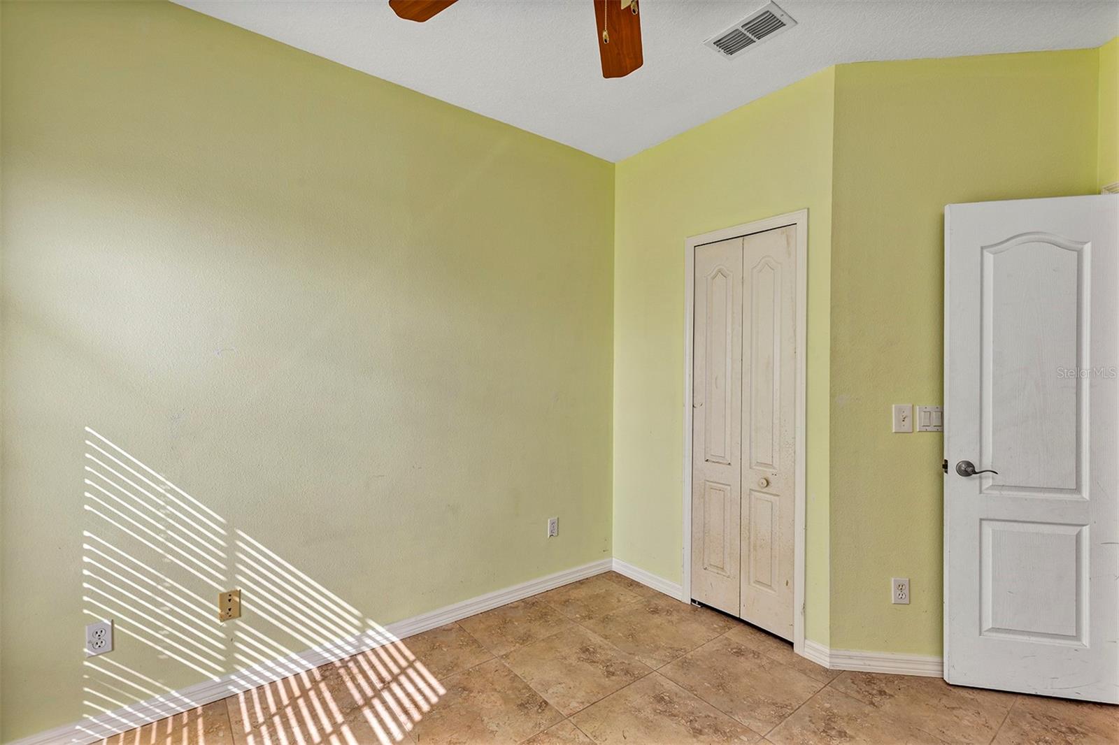 Image 12 of 48 For 20423 Melville Street