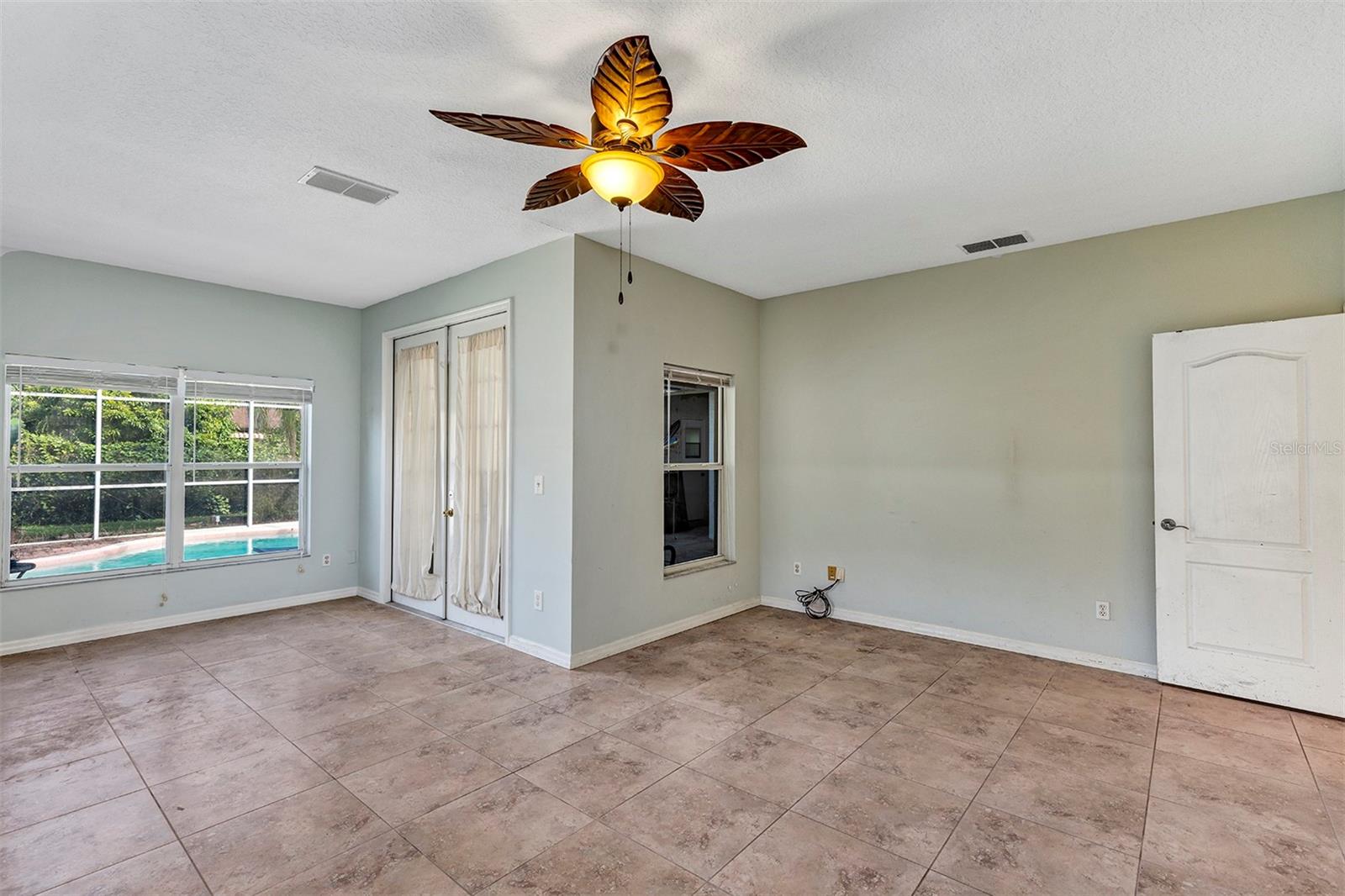 Image 13 of 48 For 20423 Melville Street