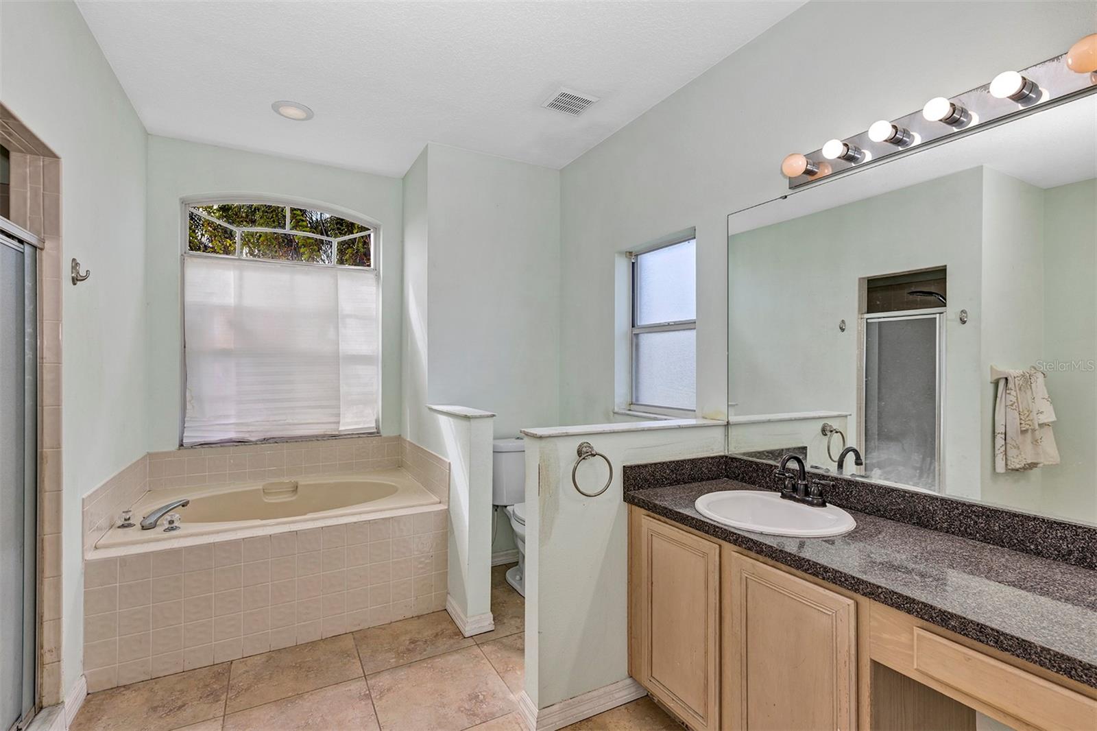 Image 17 of 48 For 20423 Melville Street