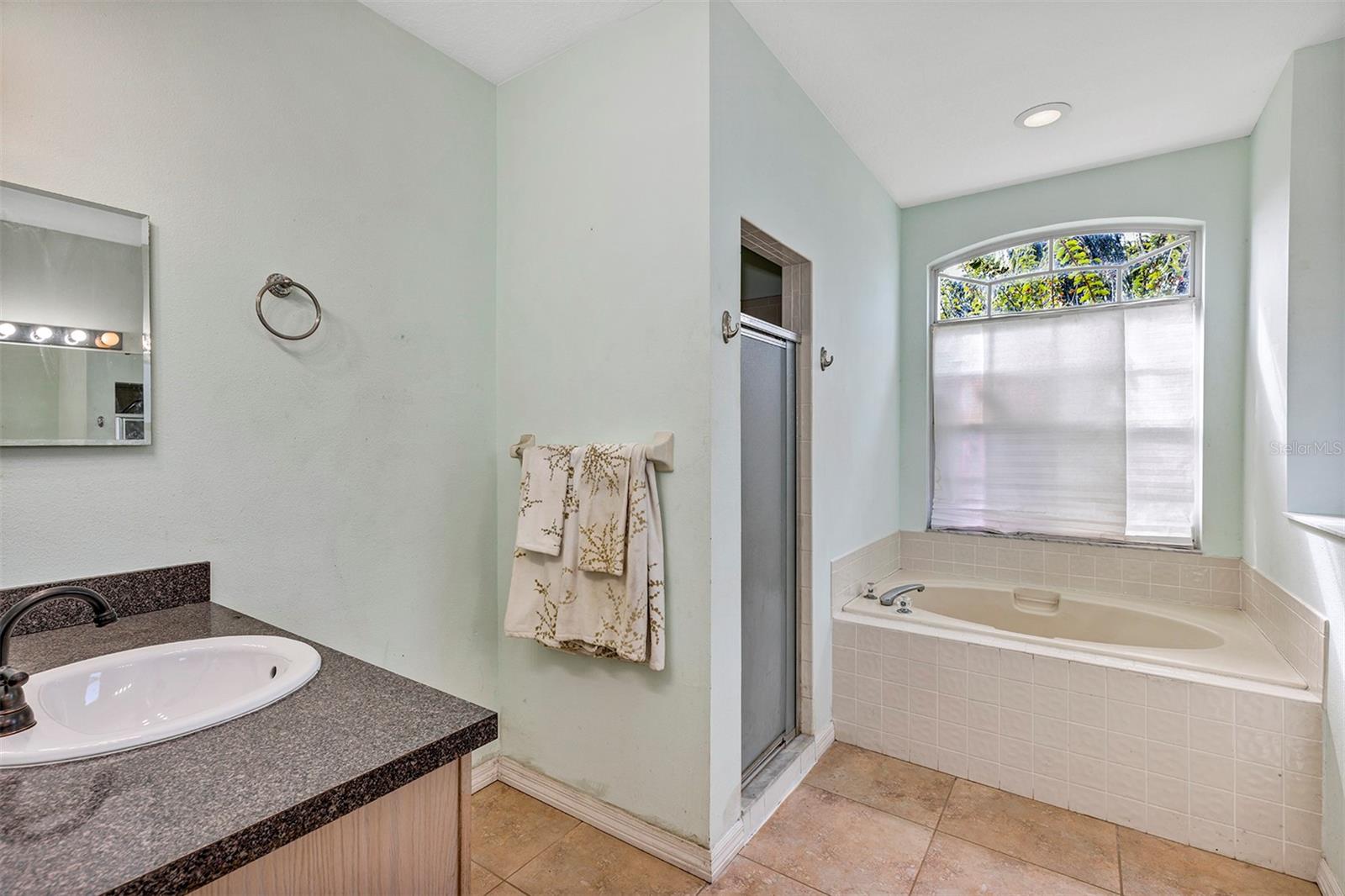 Image 18 of 48 For 20423 Melville Street