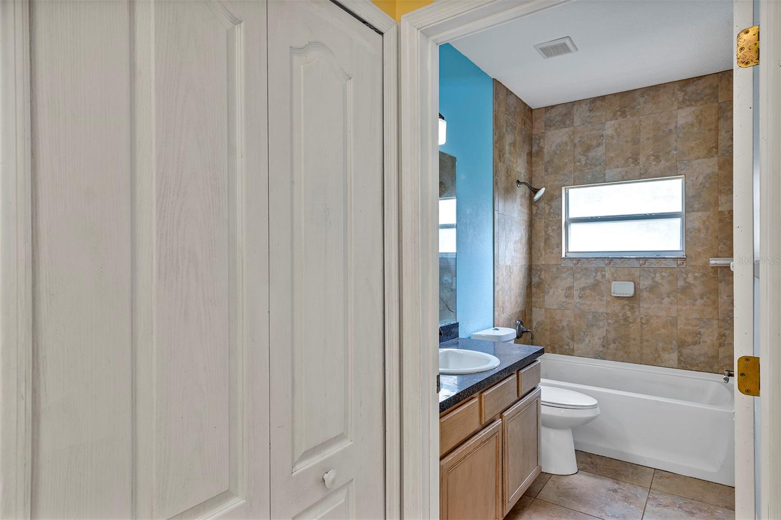 Image 23 of 48 For 20423 Melville Street