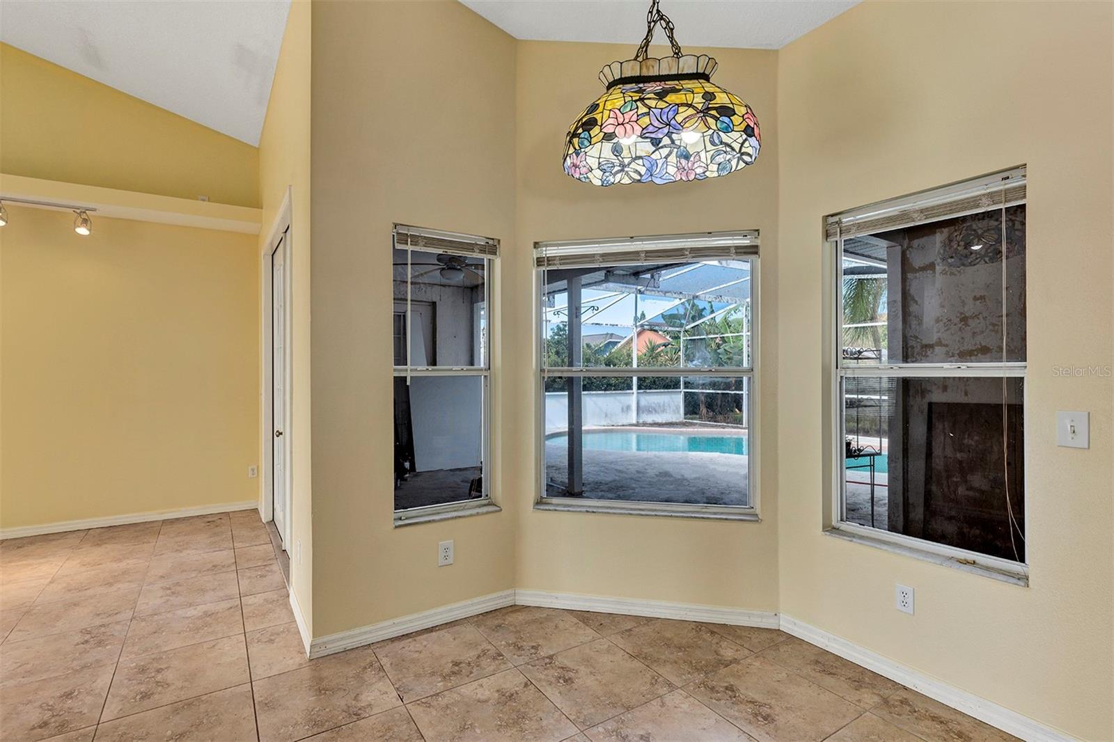 Image 28 of 48 For 20423 Melville Street