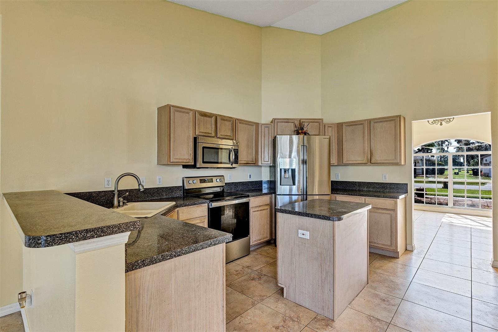 Image 29 of 48 For 20423 Melville Street