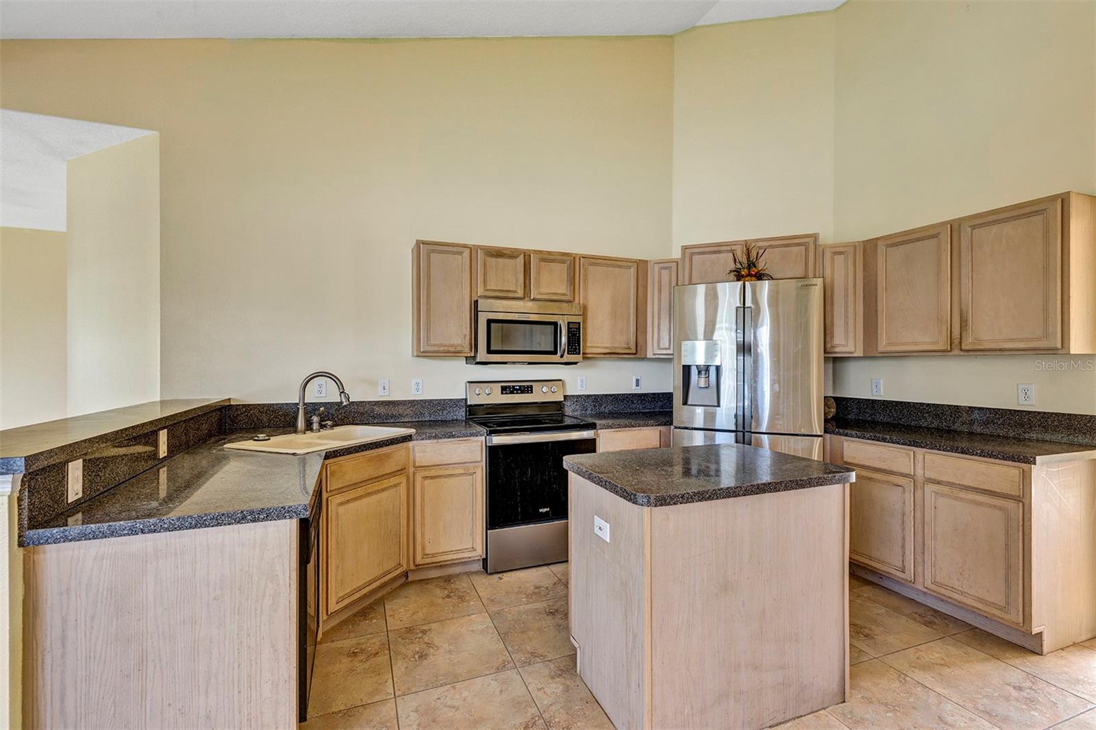 Image 31 of 48 For 20423 Melville Street