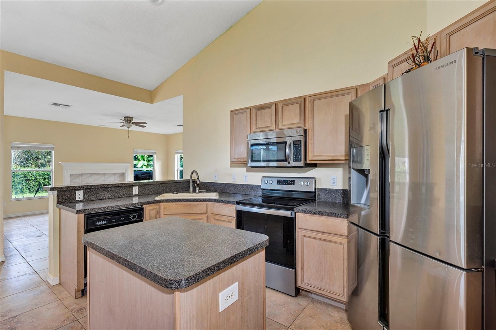 Image 33 of 48 For 20423 Melville Street