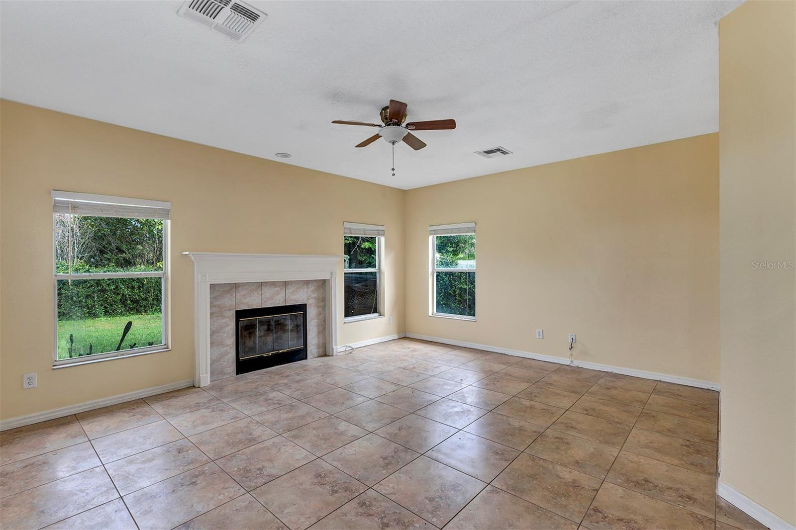 Image 34 of 48 For 20423 Melville Street