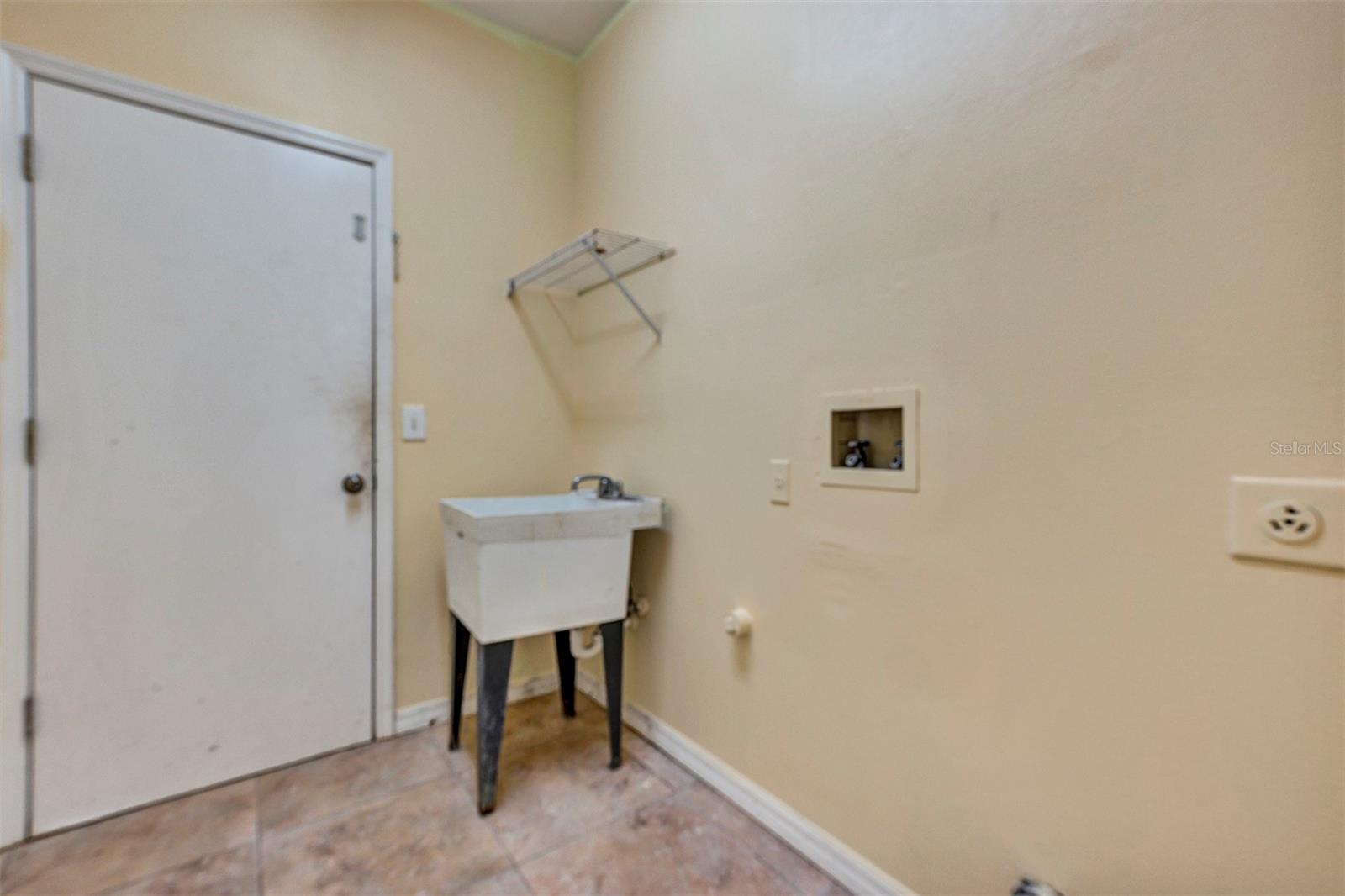 Image 38 of 48 For 20423 Melville Street