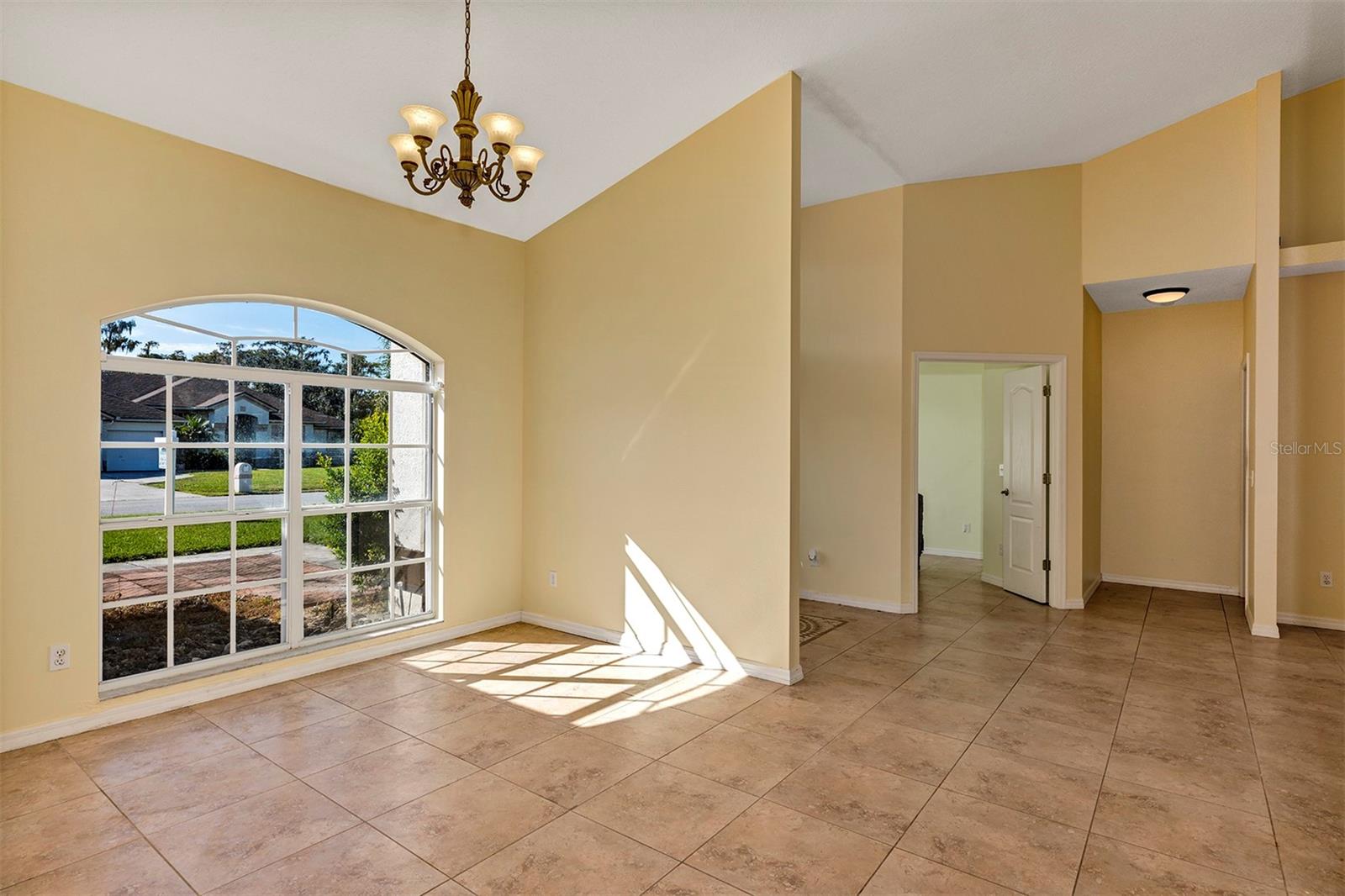 Image 4 of 48 For 20423 Melville Street