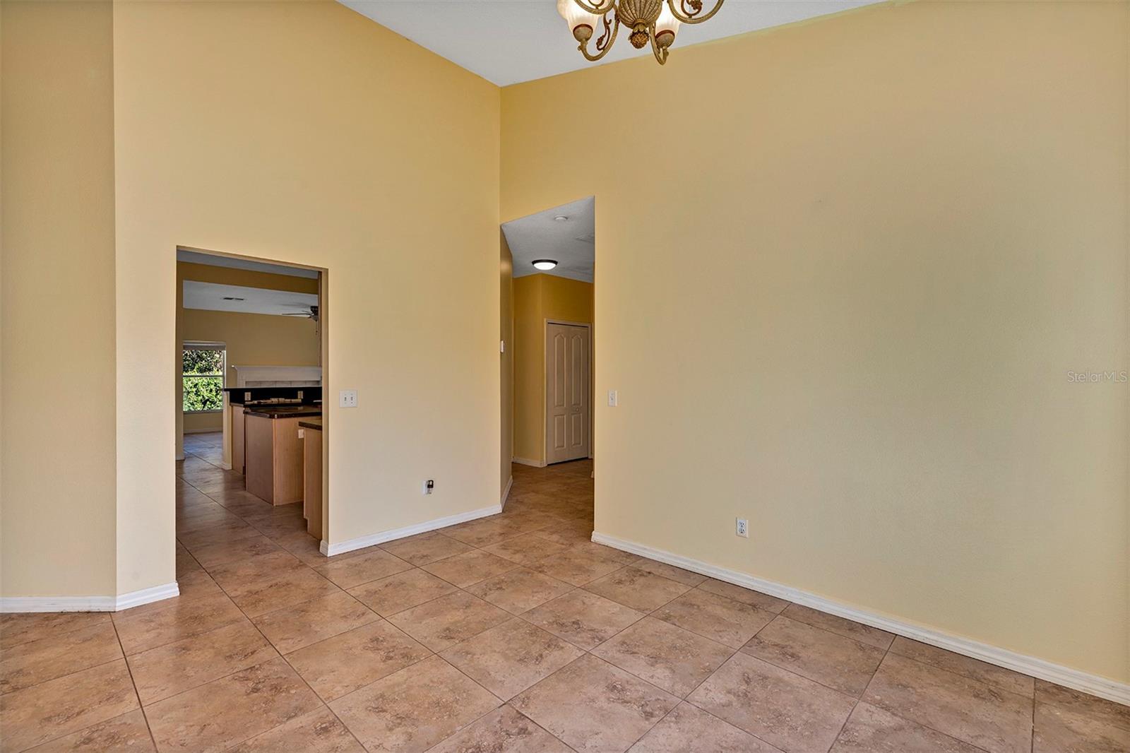 Image 5 of 48 For 20423 Melville Street