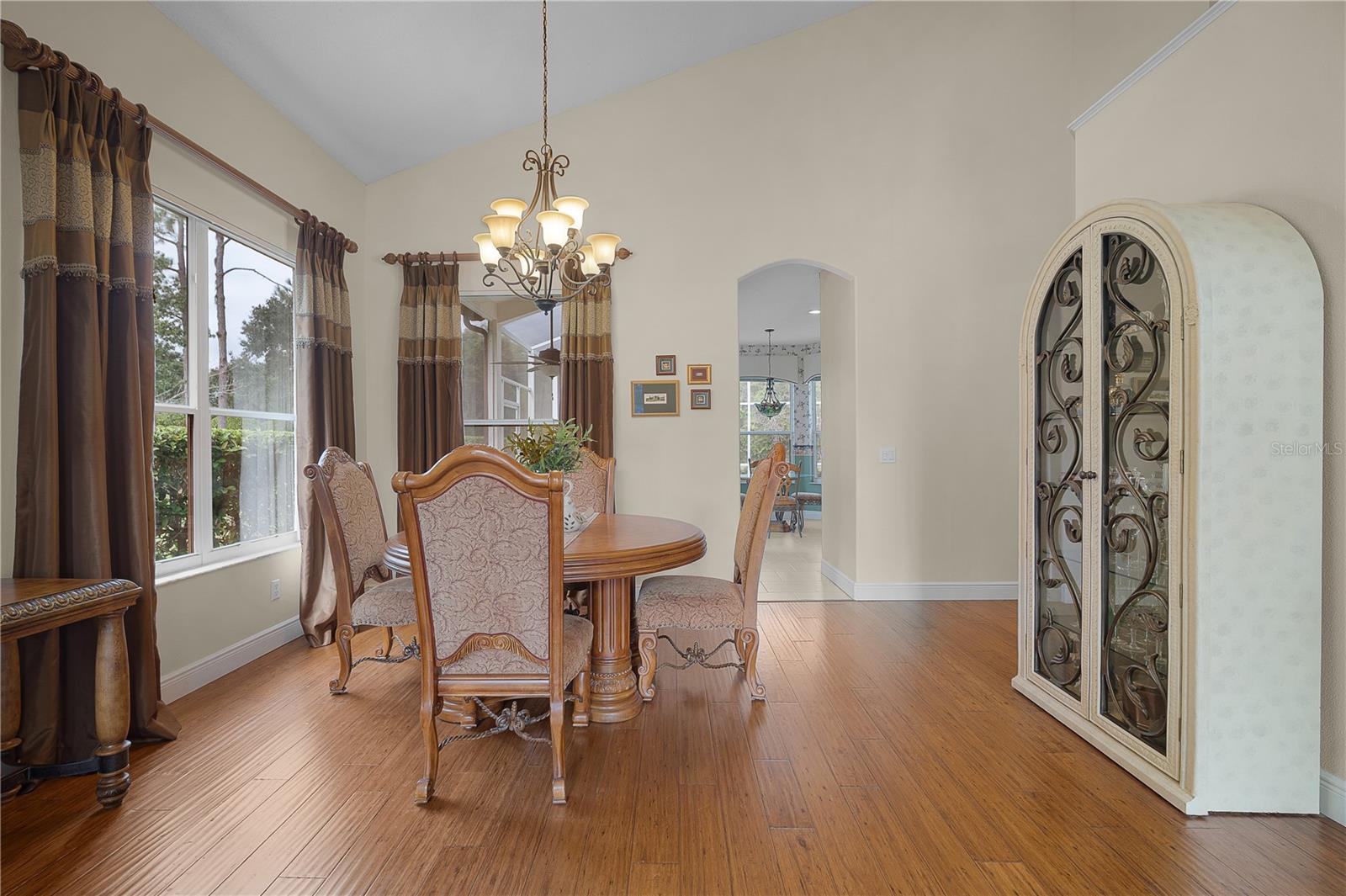 Image 12 of 50 For 944 Maple Creek Drive