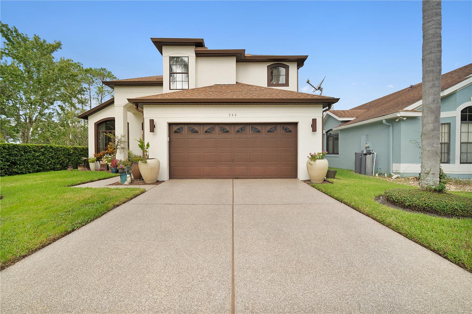 Image 2 of 50 For 944 Maple Creek Drive