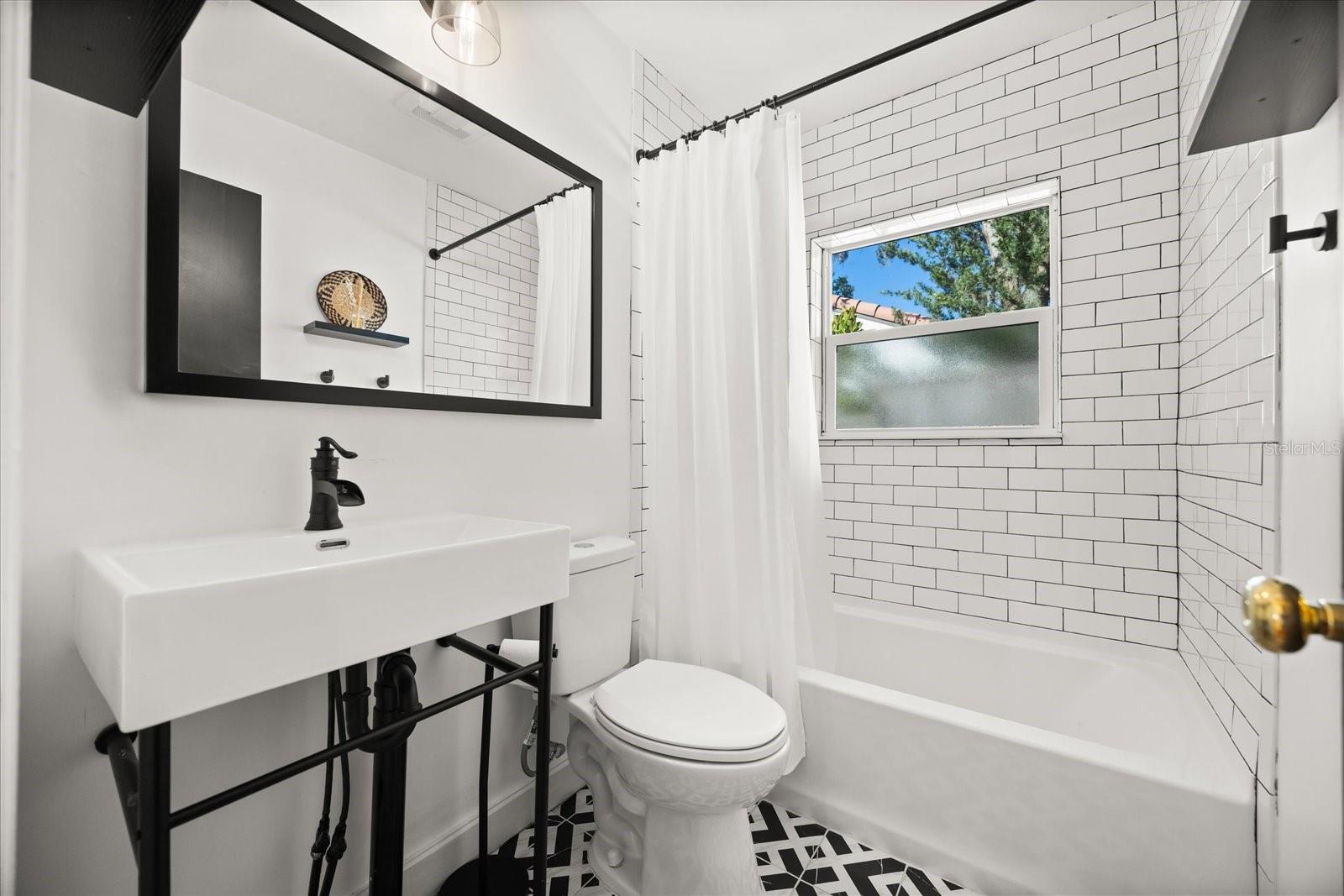 Image 16 of 23 For 1655 Sunnyside Drive