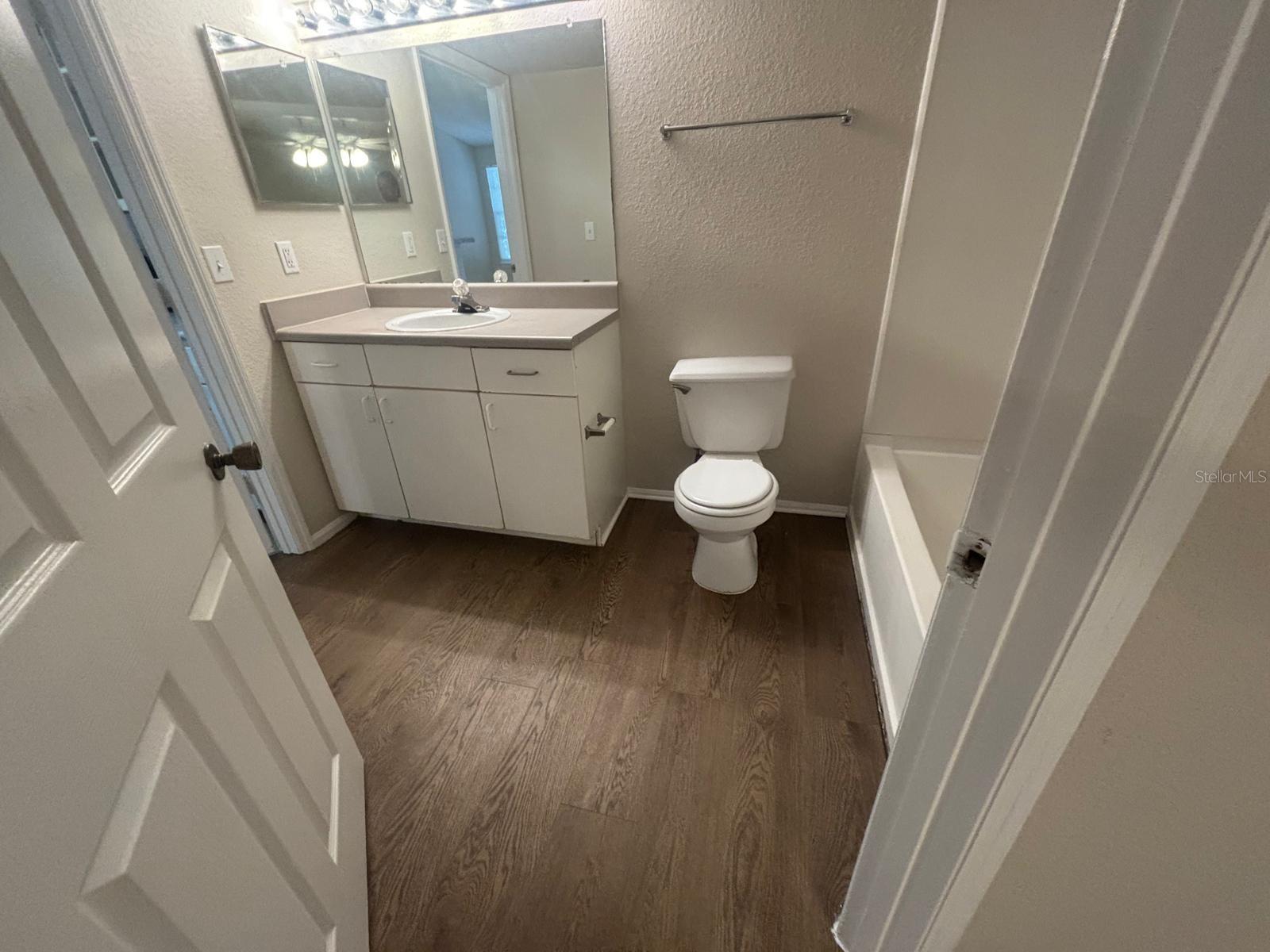 Image 7 of 14 For 2201 Metropolitan Way 1433