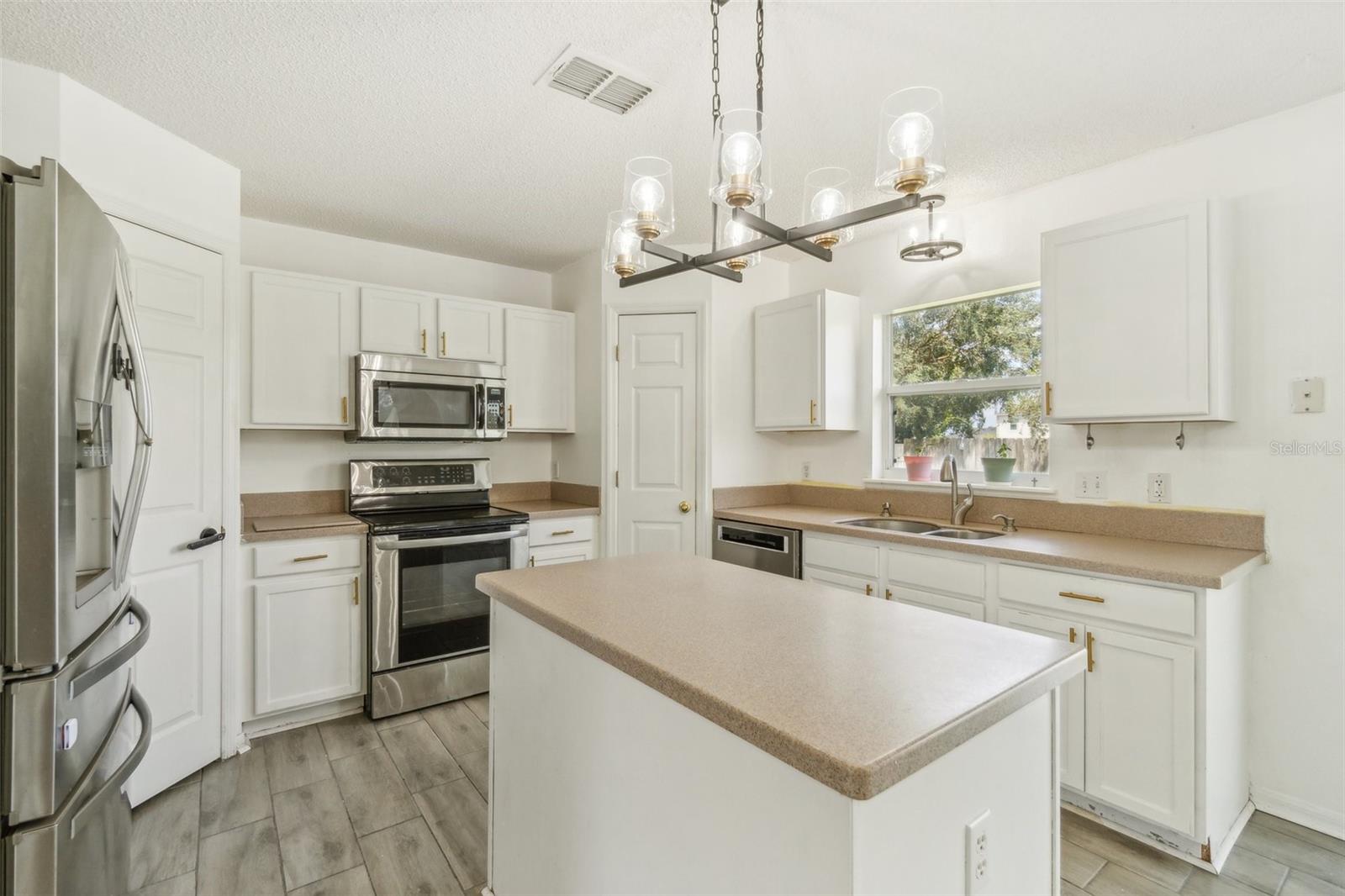 Image 10 of 51 For 4911 Daryl Court