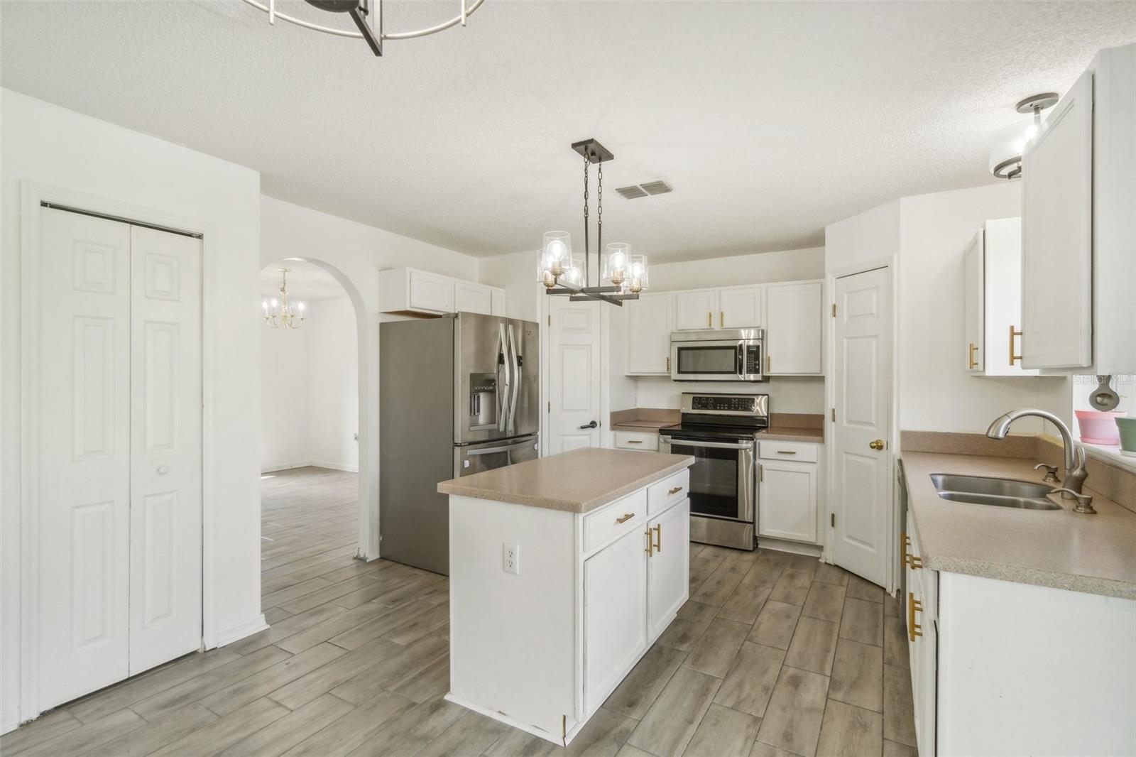 Image 11 of 51 For 4911 Daryl Court