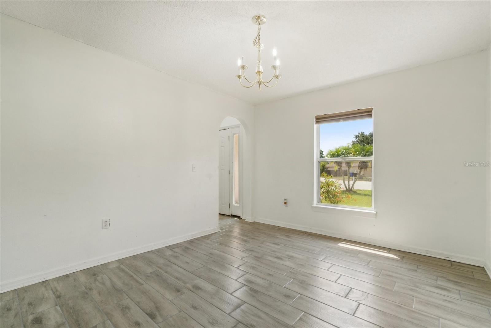 Image 18 of 51 For 4911 Daryl Court
