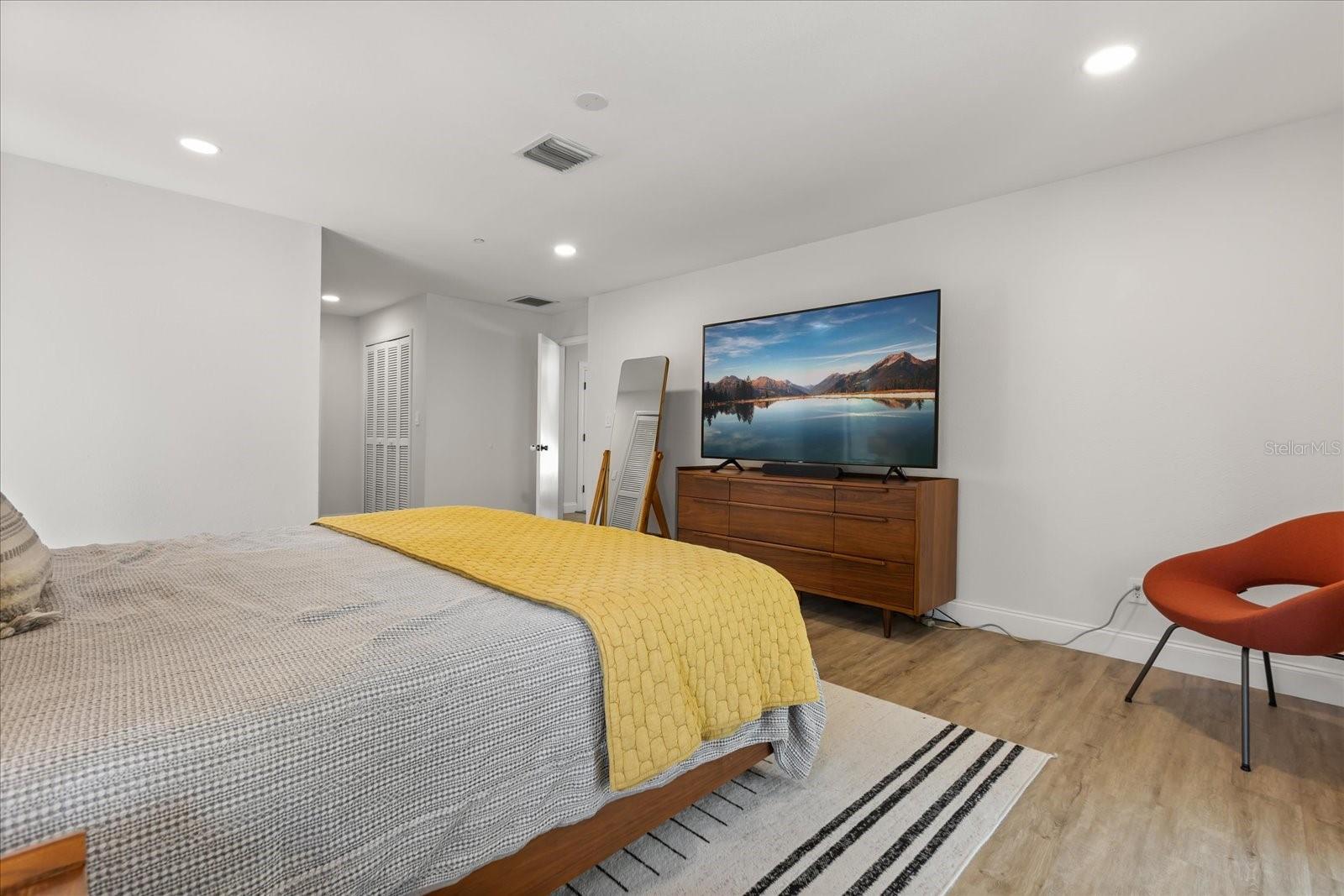 Image 23 of 59 For 448 Village View Lane