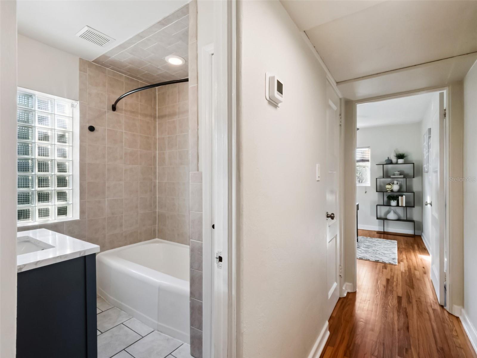 Image 18 of 27 For 1725 Oakmont Lane