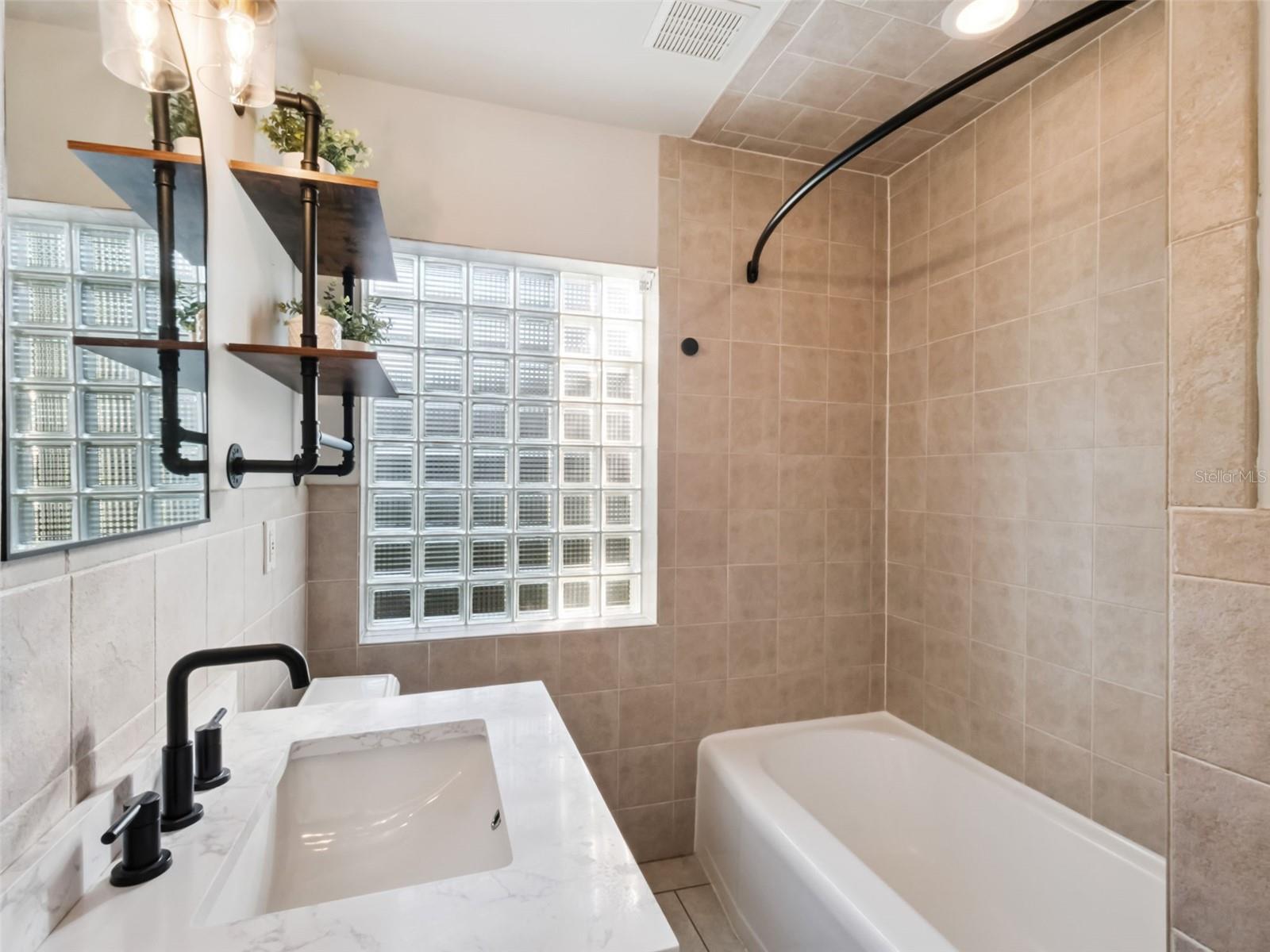 Image 19 of 27 For 1725 Oakmont Lane