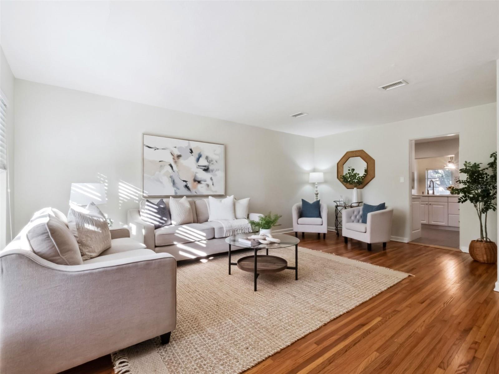 Image 4 of 27 For 1725 Oakmont Lane