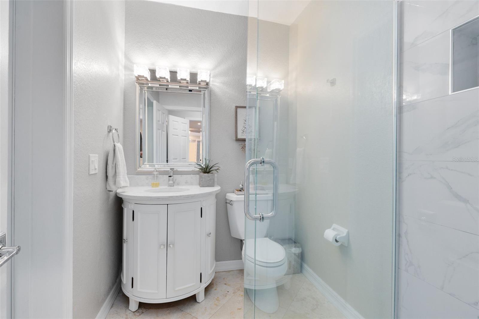 Image 18 of 67 For 1033 Oxford Street