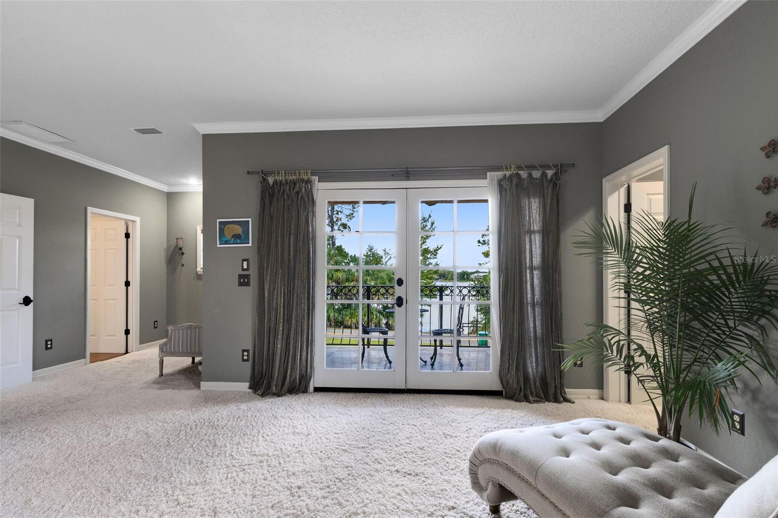 Image 23 of 67 For 1033 Oxford Street