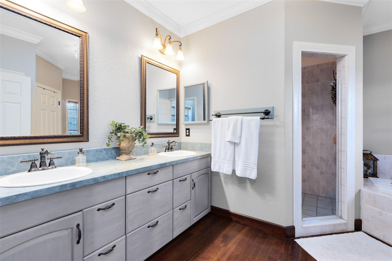 Image 25 of 67 For 1033 Oxford Street