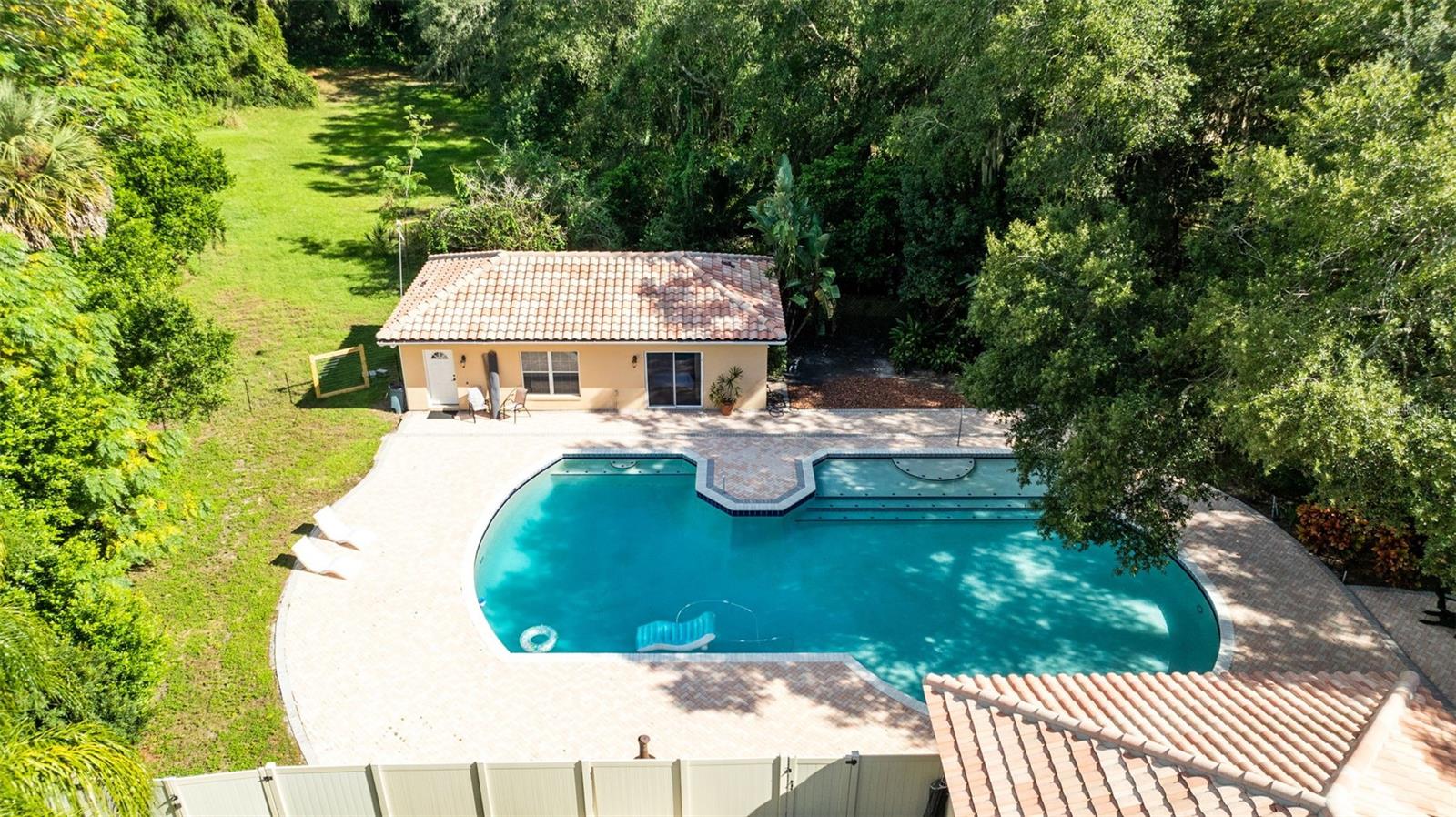 Image 3 of 67 For 1033 Oxford Street