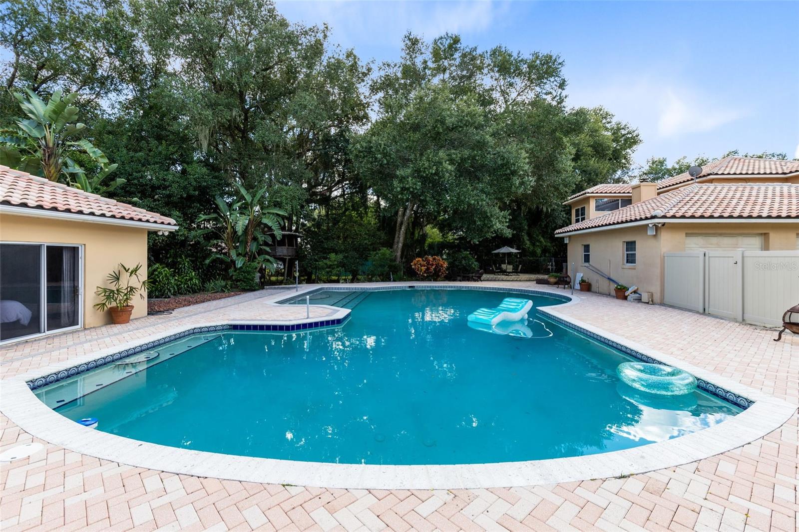 Image 33 of 67 For 1033 Oxford Street