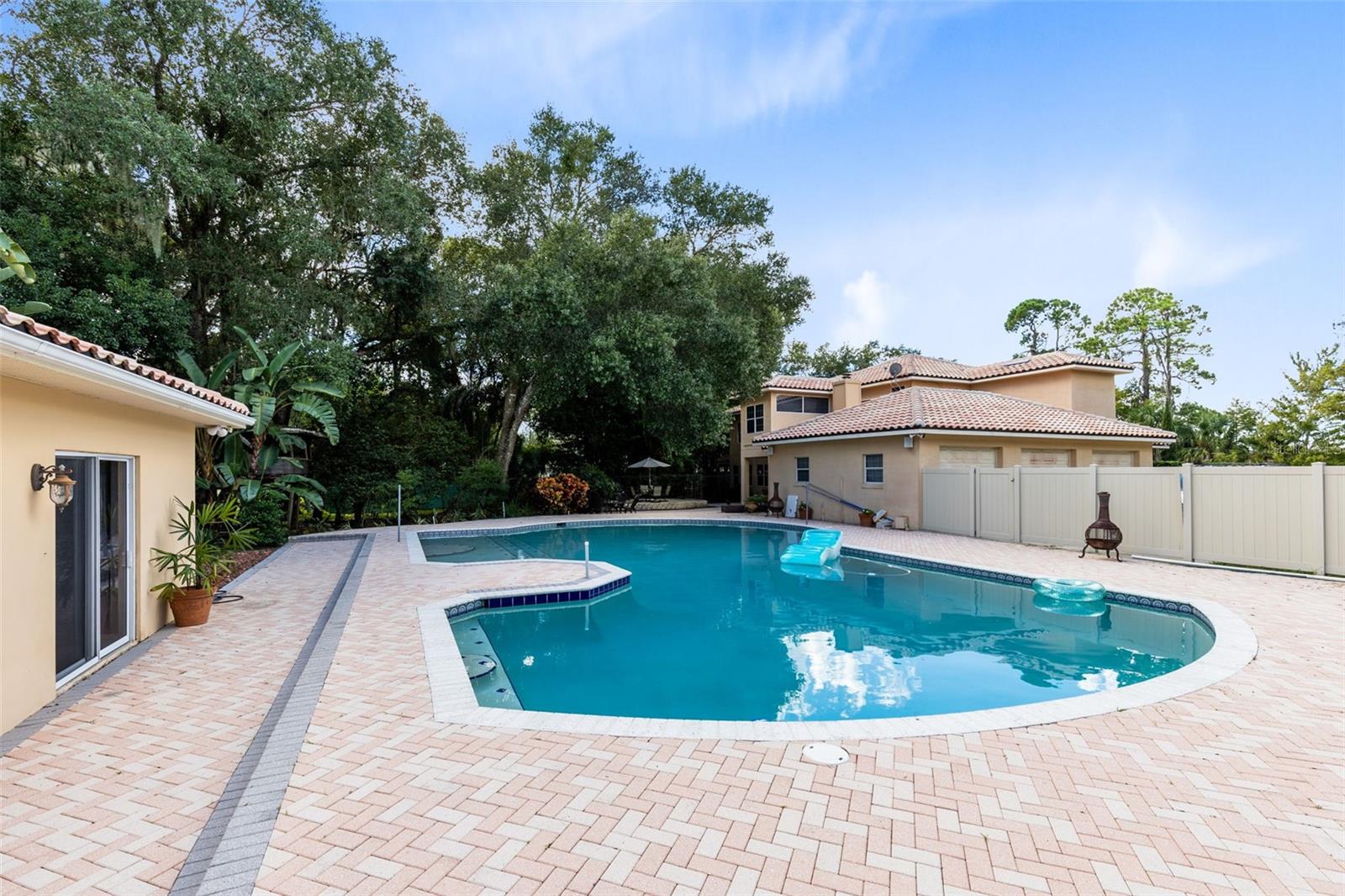 Image 34 of 67 For 1033 Oxford Street