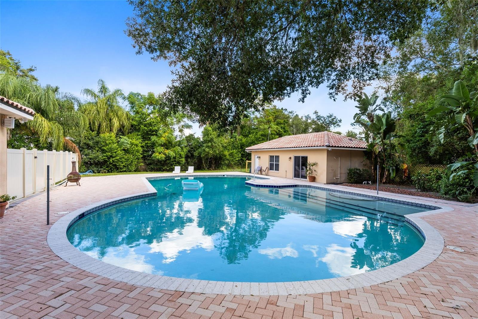 Image 4 of 67 For 1033 Oxford Street