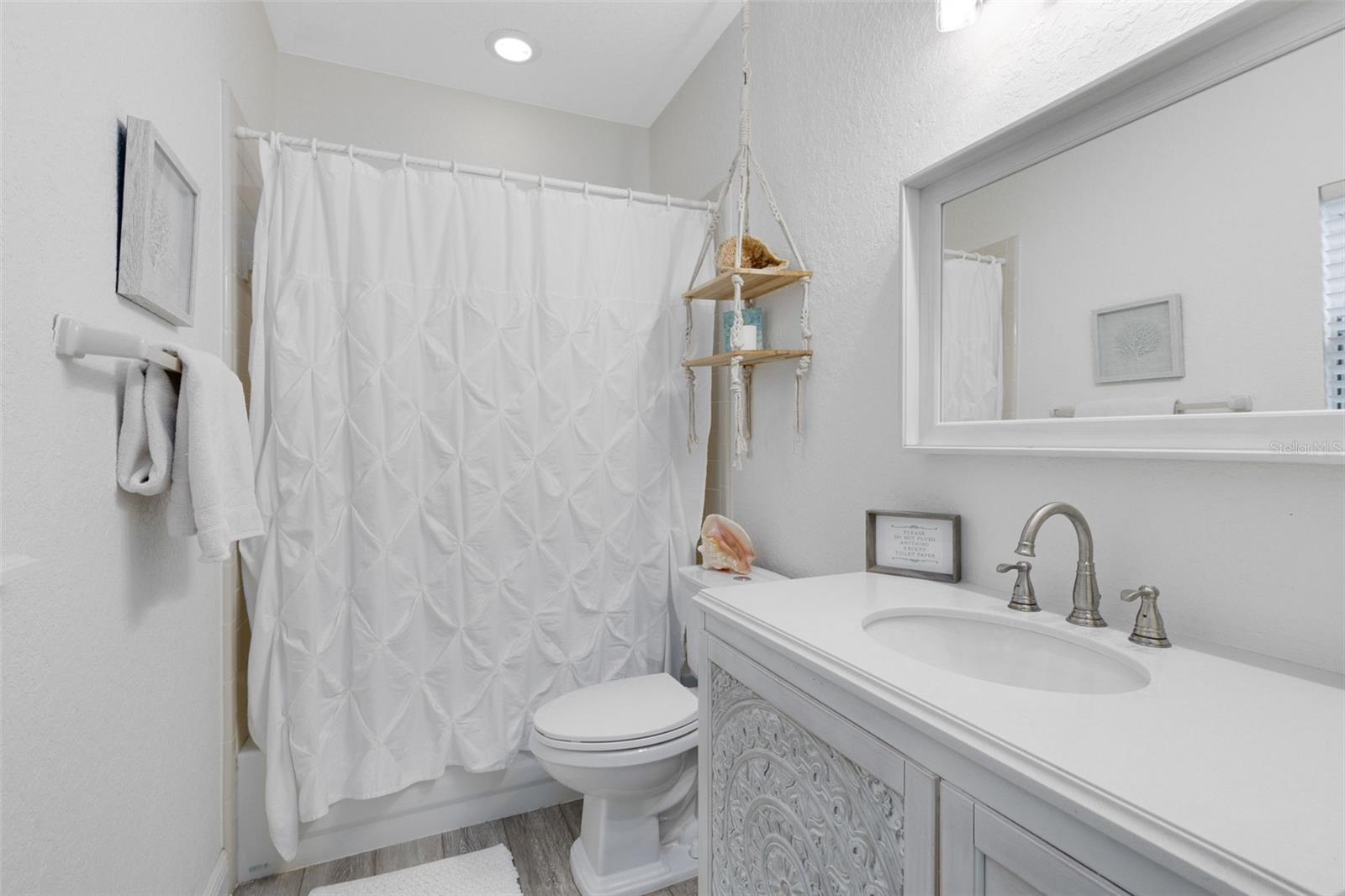 Image 40 of 67 For 1033 Oxford Street