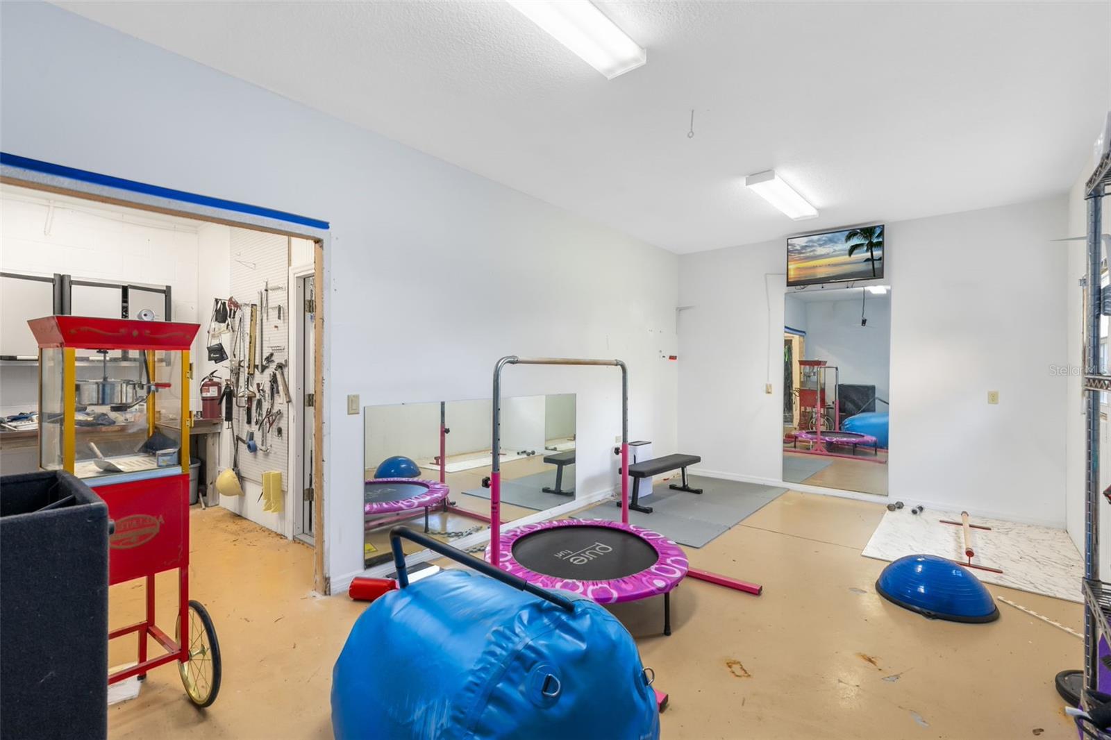 Image 47 of 67 For 1033 Oxford Street