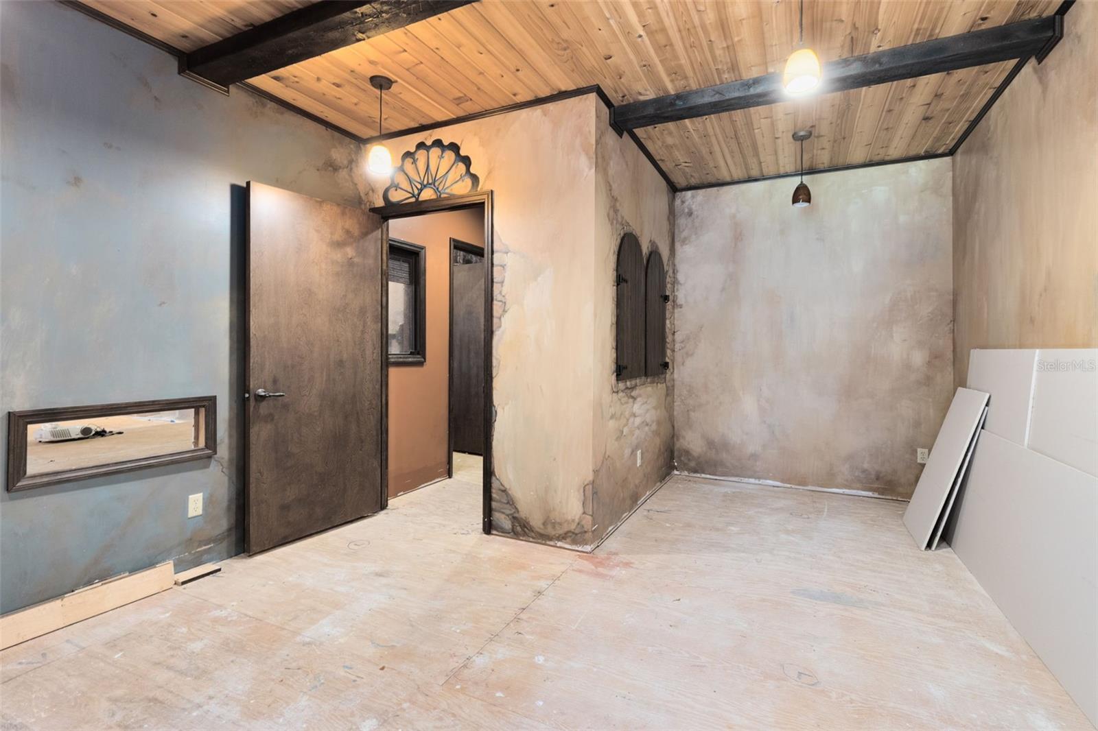 Image 50 of 67 For 1033 Oxford Street