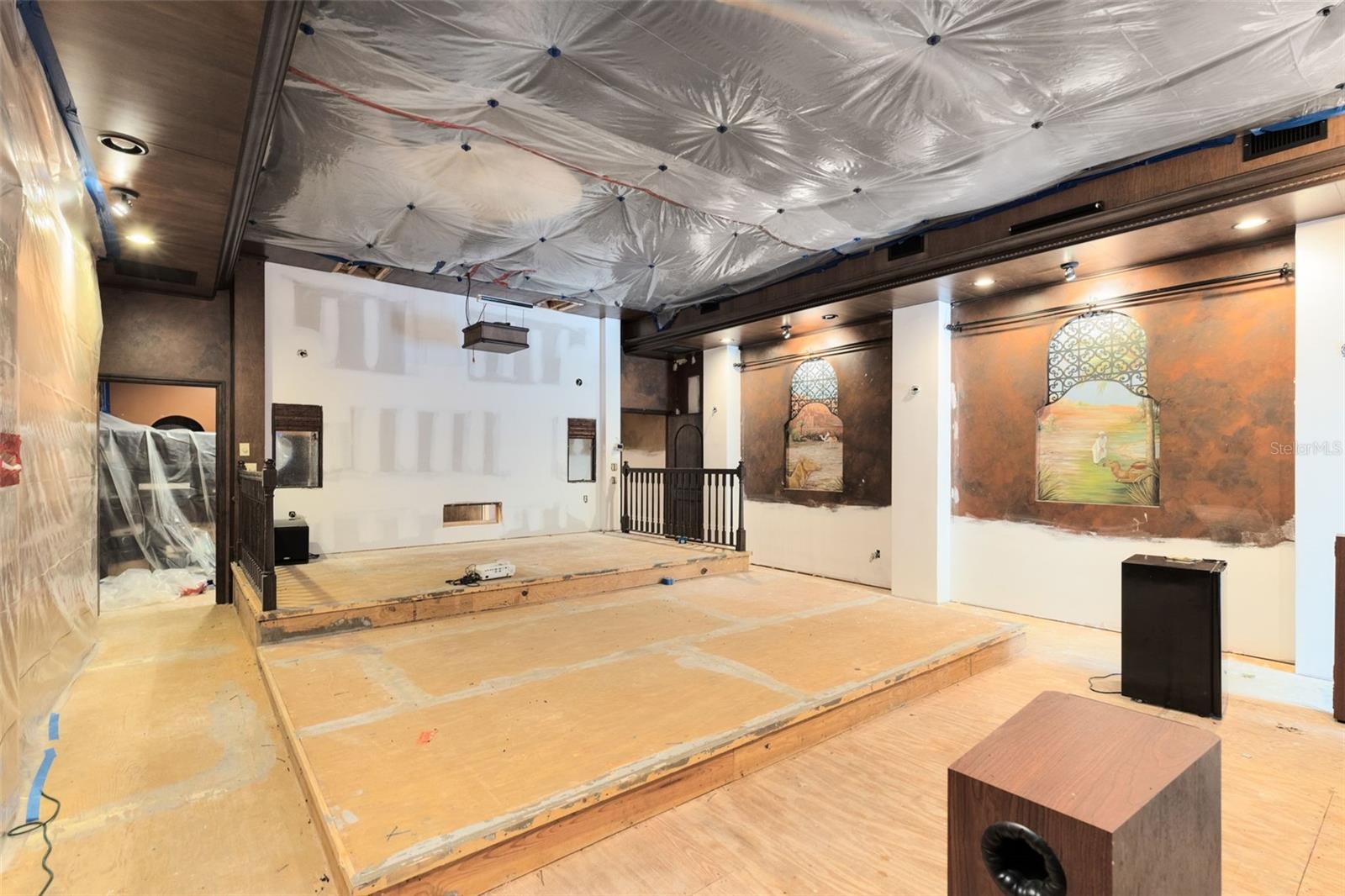 Image 52 of 67 For 1033 Oxford Street