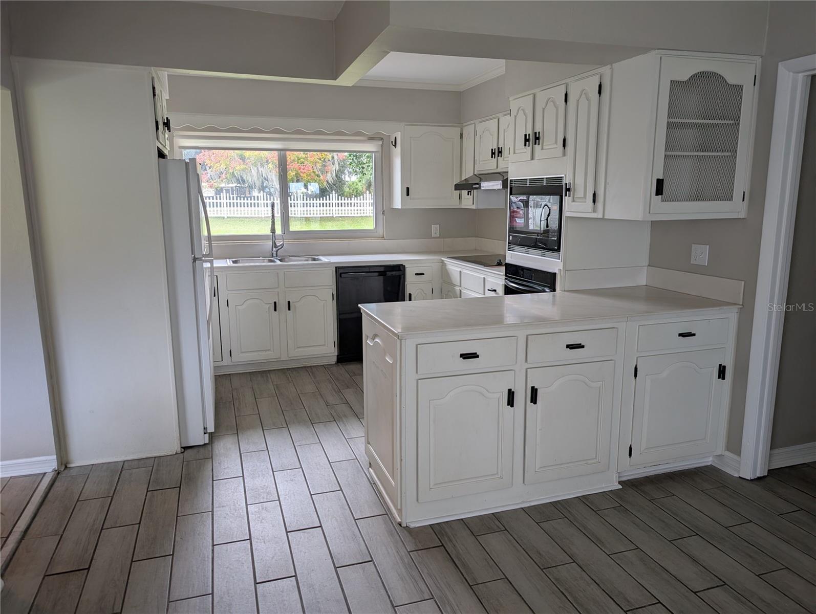 Image 4 of 18 For 5801 Chipola Circle