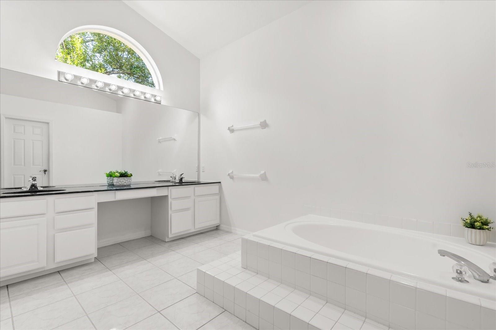 Image 17 of 27 For 2117 Saint Andrews Circle