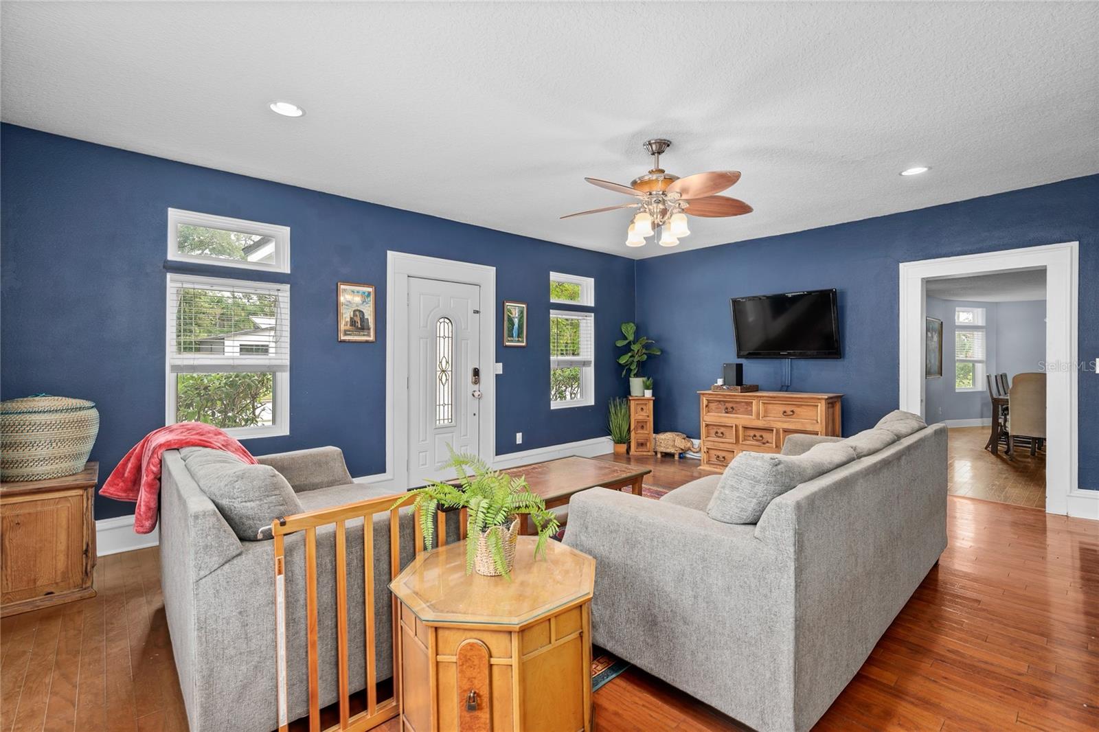 Image 3 of 31 For 618 Mellonville Avenue