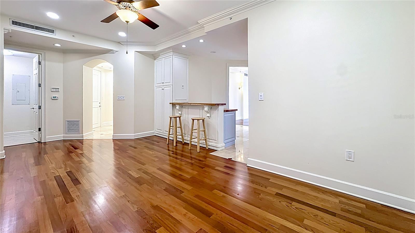 Image 21 of 65 For 660 Osceola Avenue 101