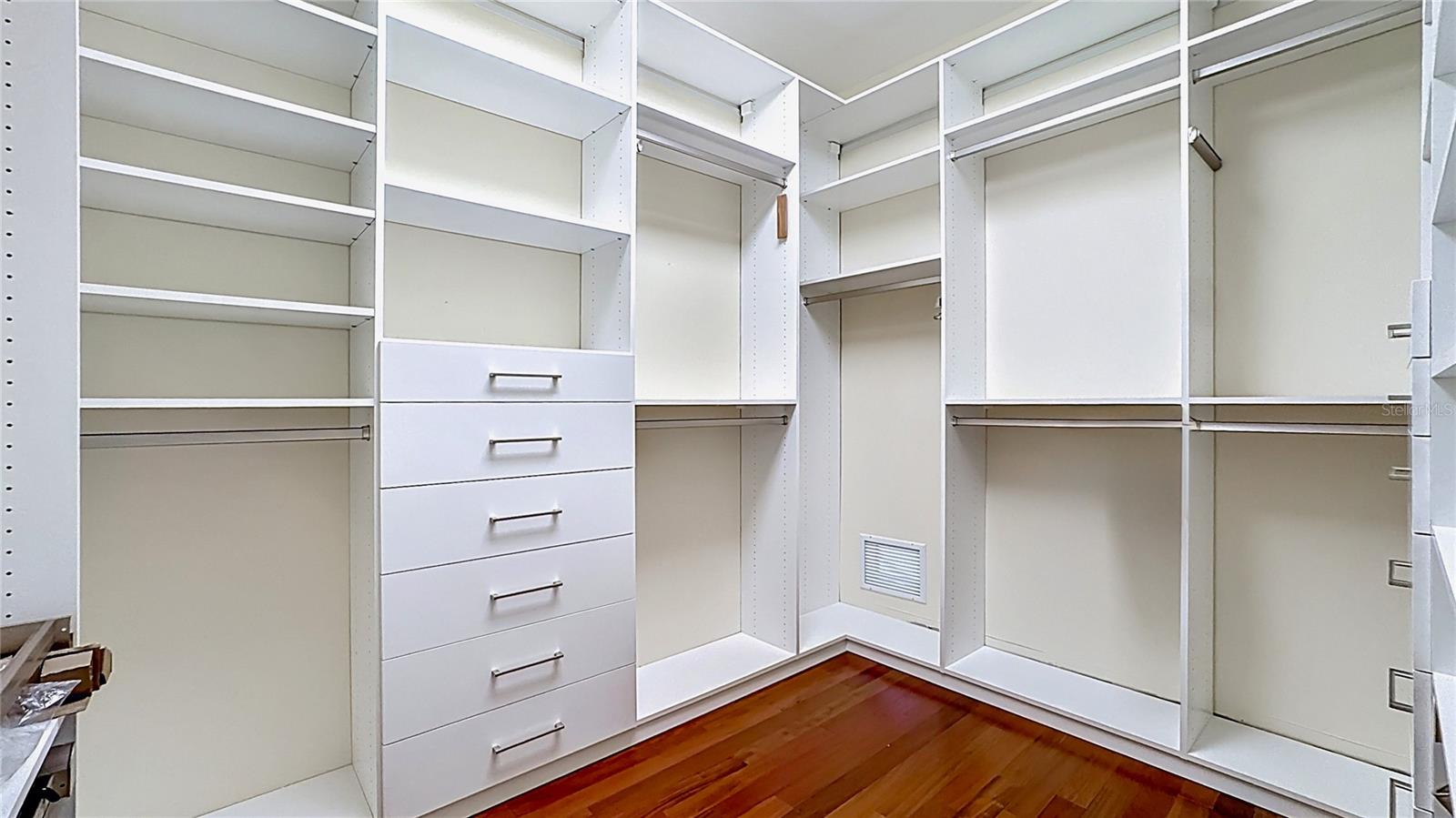 Image 33 of 65 For 660 Osceola Avenue 101